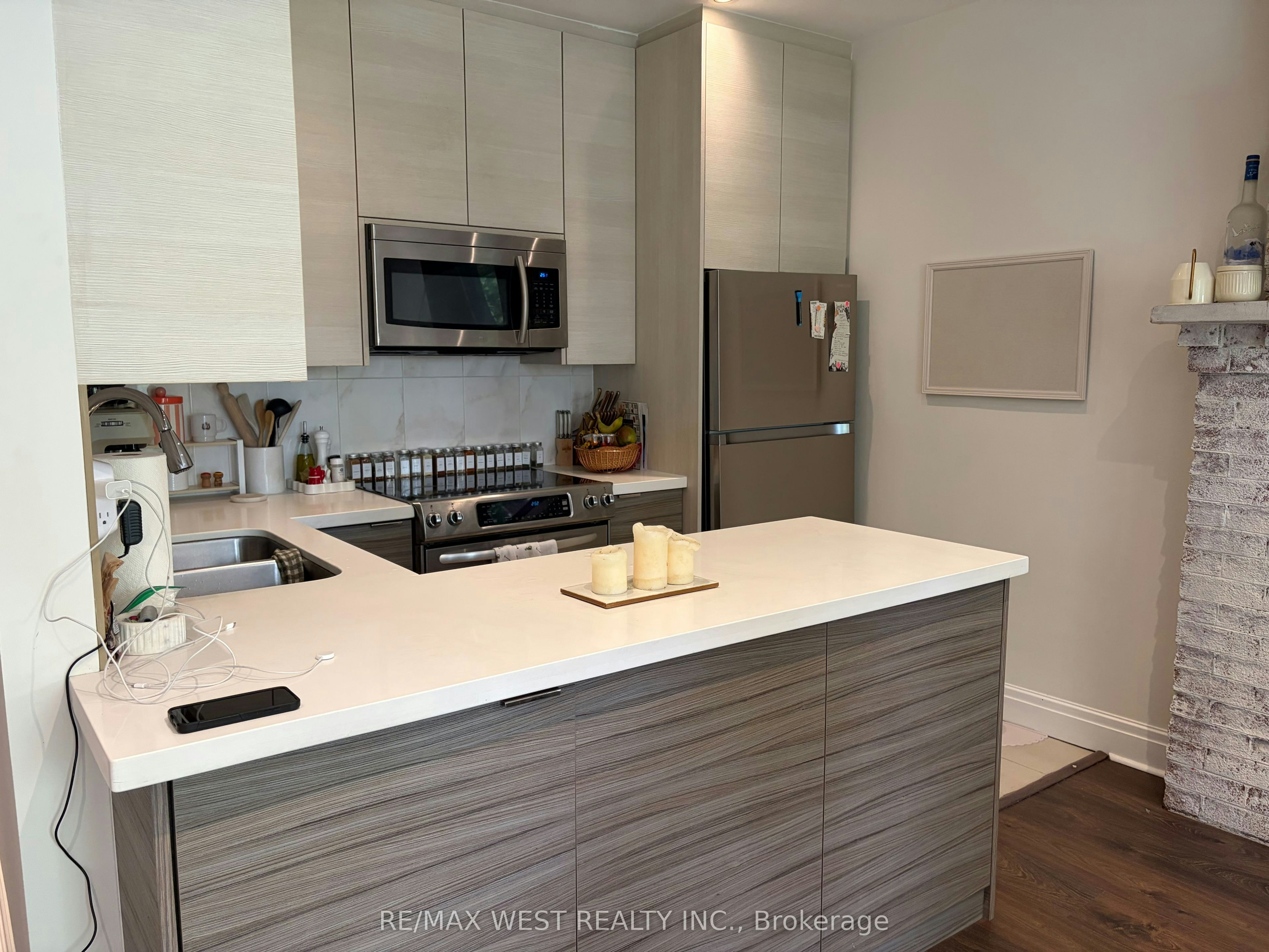 Upper-28 Spencer Avenue, Toronto, ON, M6K 2J6 - 8