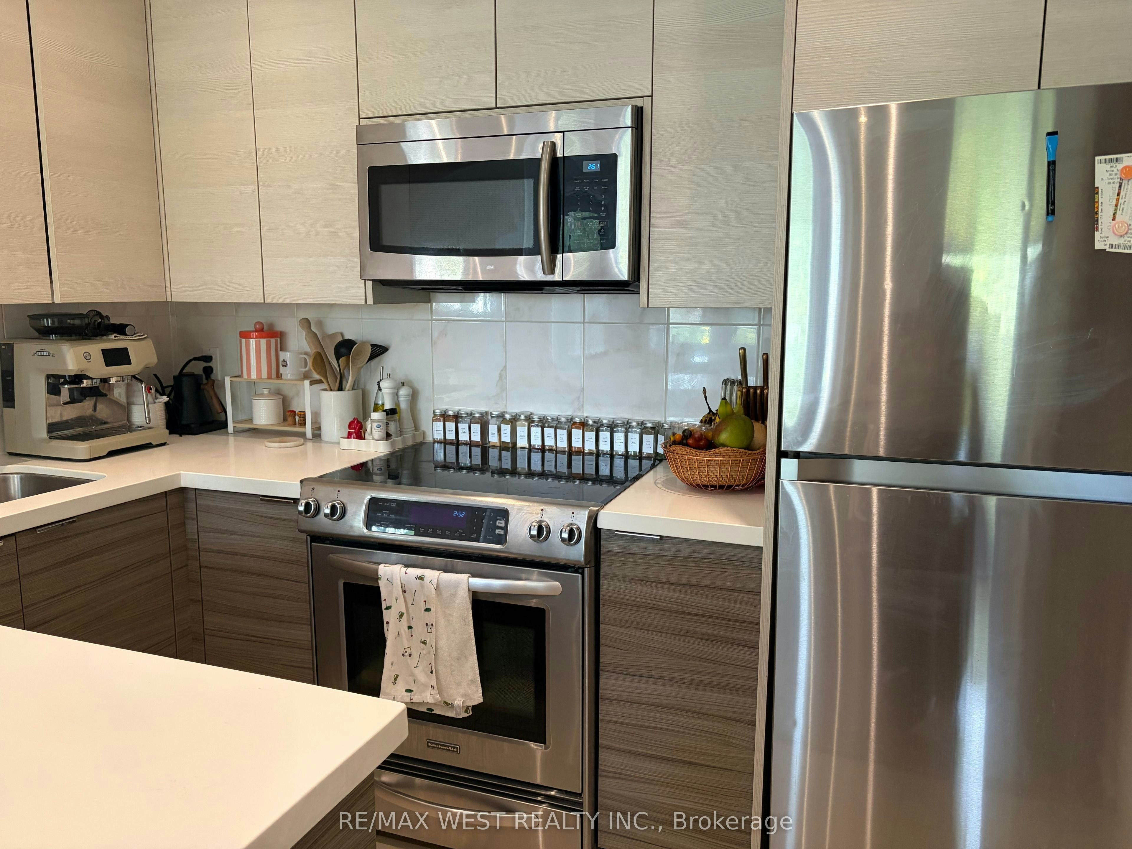 Upper-28 Spencer Avenue, Toronto, ON, M6K 2J6 - 9