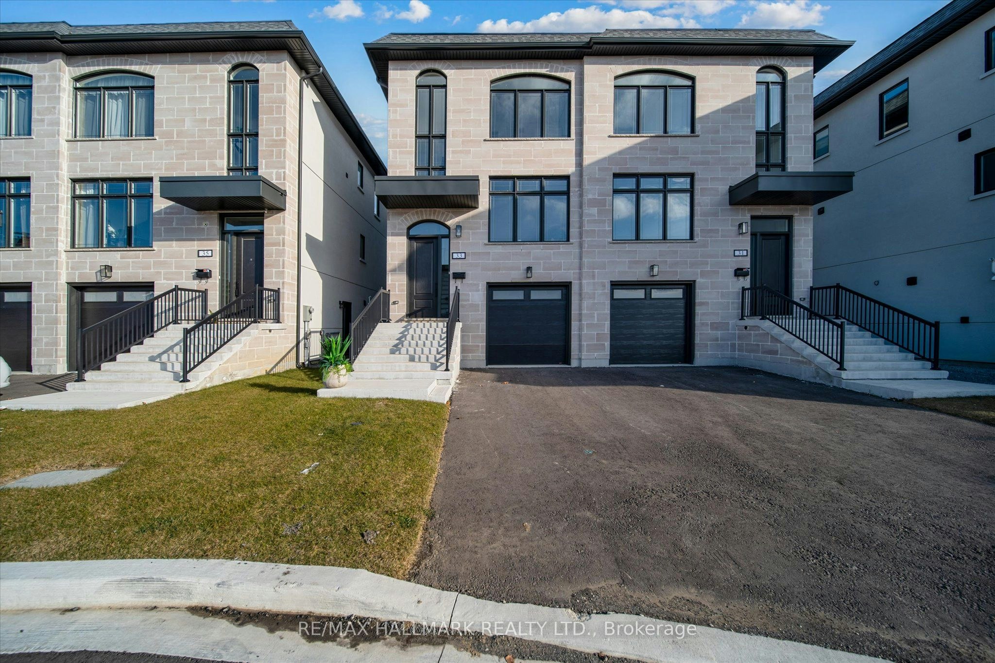 31 St.Gaspar's Court, Toronto, ON, M9L 2J7