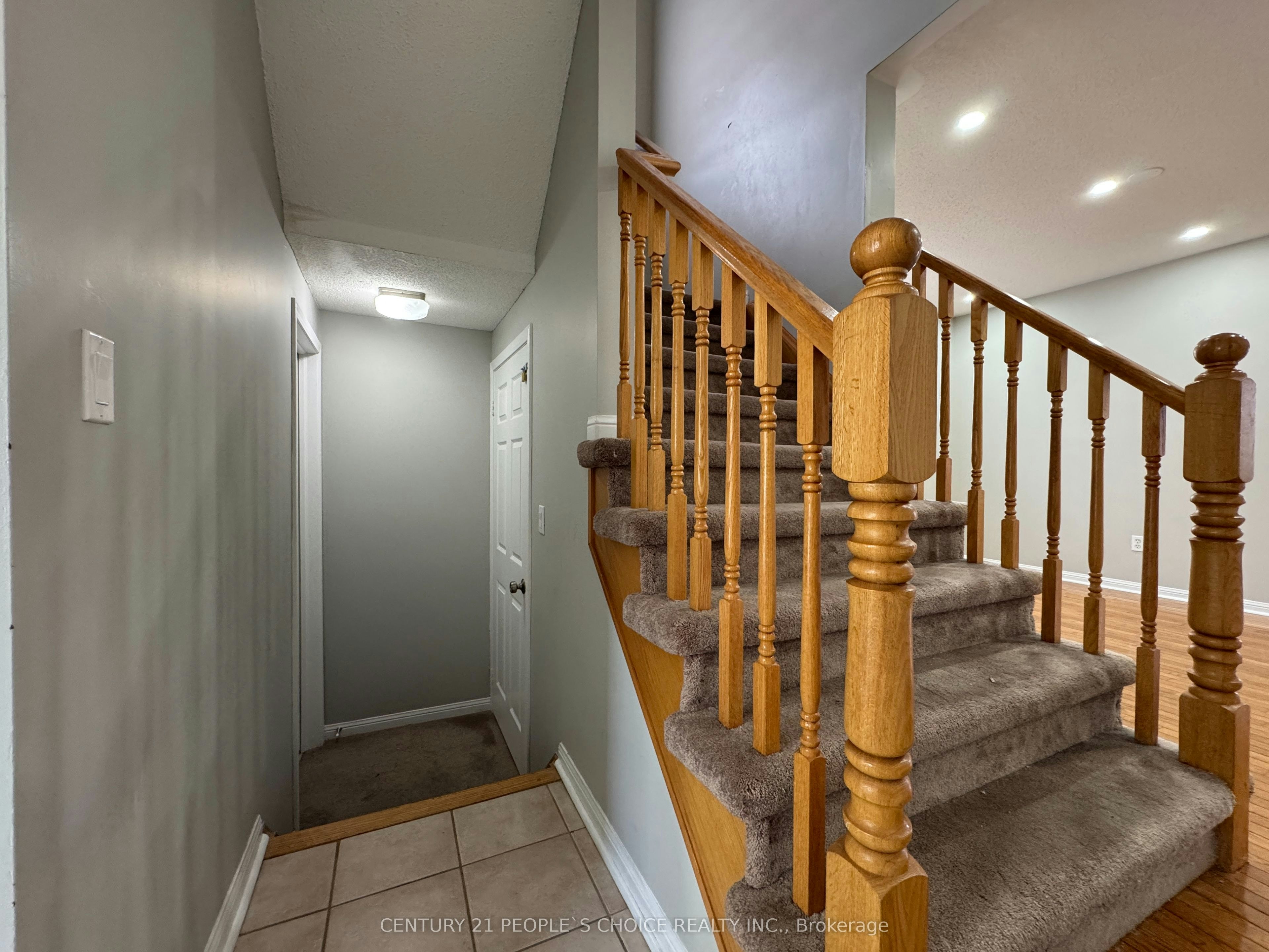 Upper-657 Thompson Road S, Milton, ON, L9T 5W8 - 5