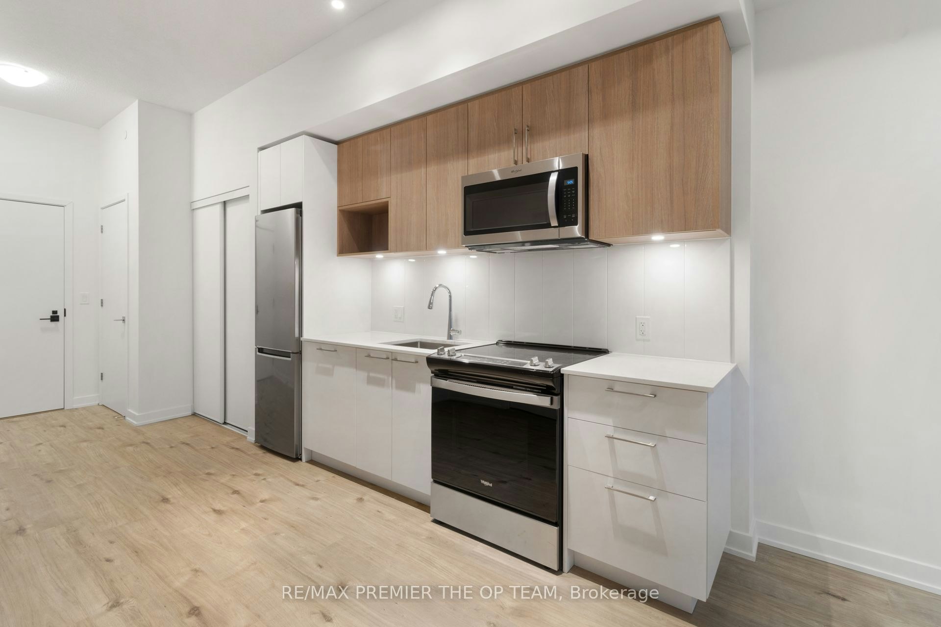 204-500 Plains Road E, Burlington, ON, L7T 0C8 - 29