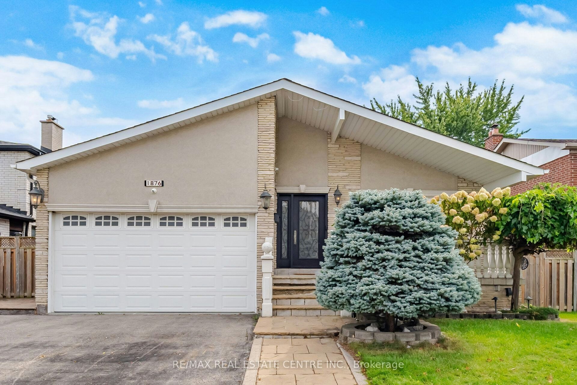 1876 Bough Beeches Boulevard, Mississauga, ON, L4W 2J3