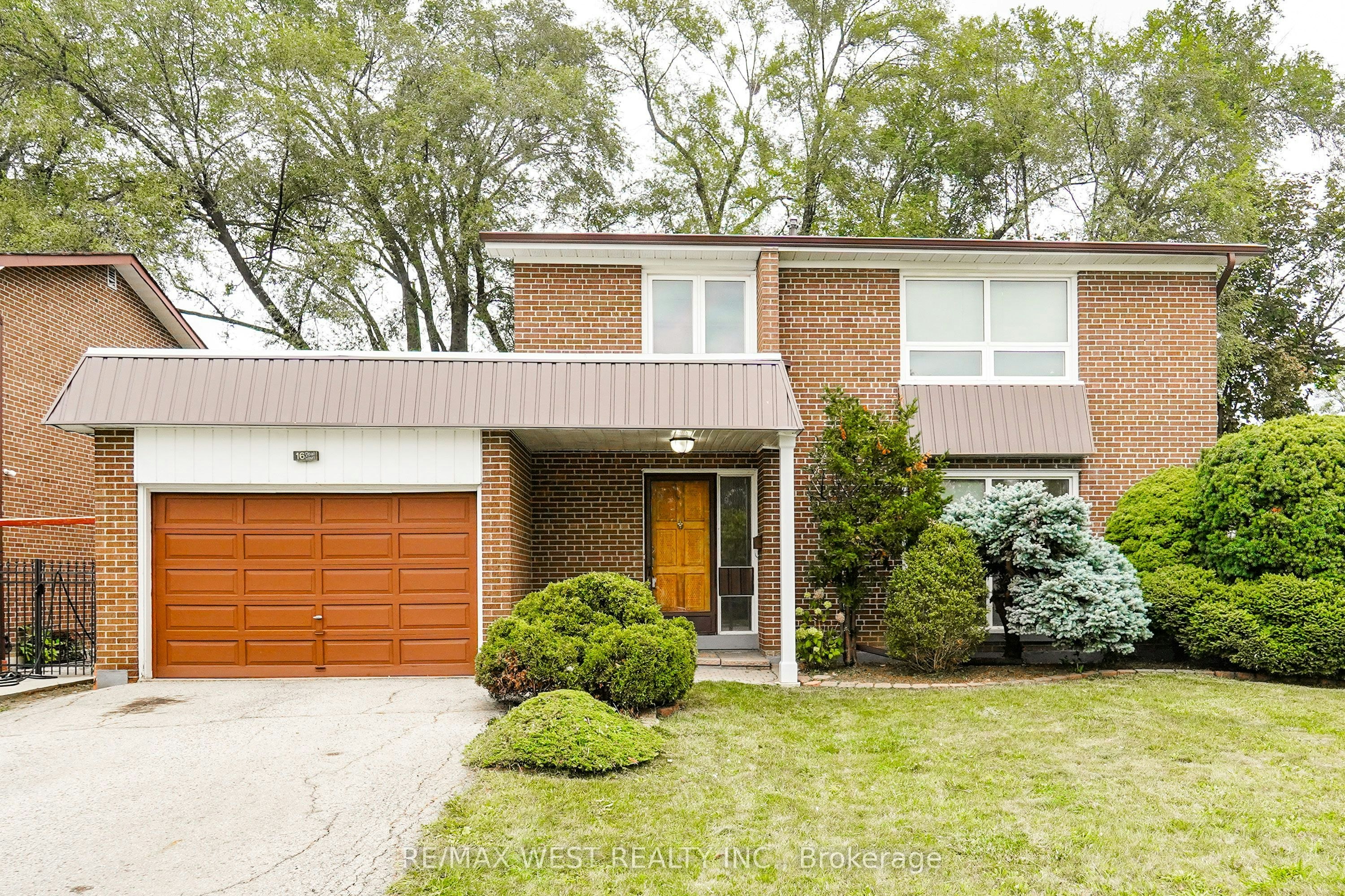 16 Opal Court, Toronto, ON, M9V 3N3