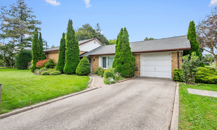 2 Leavenworth Crescent