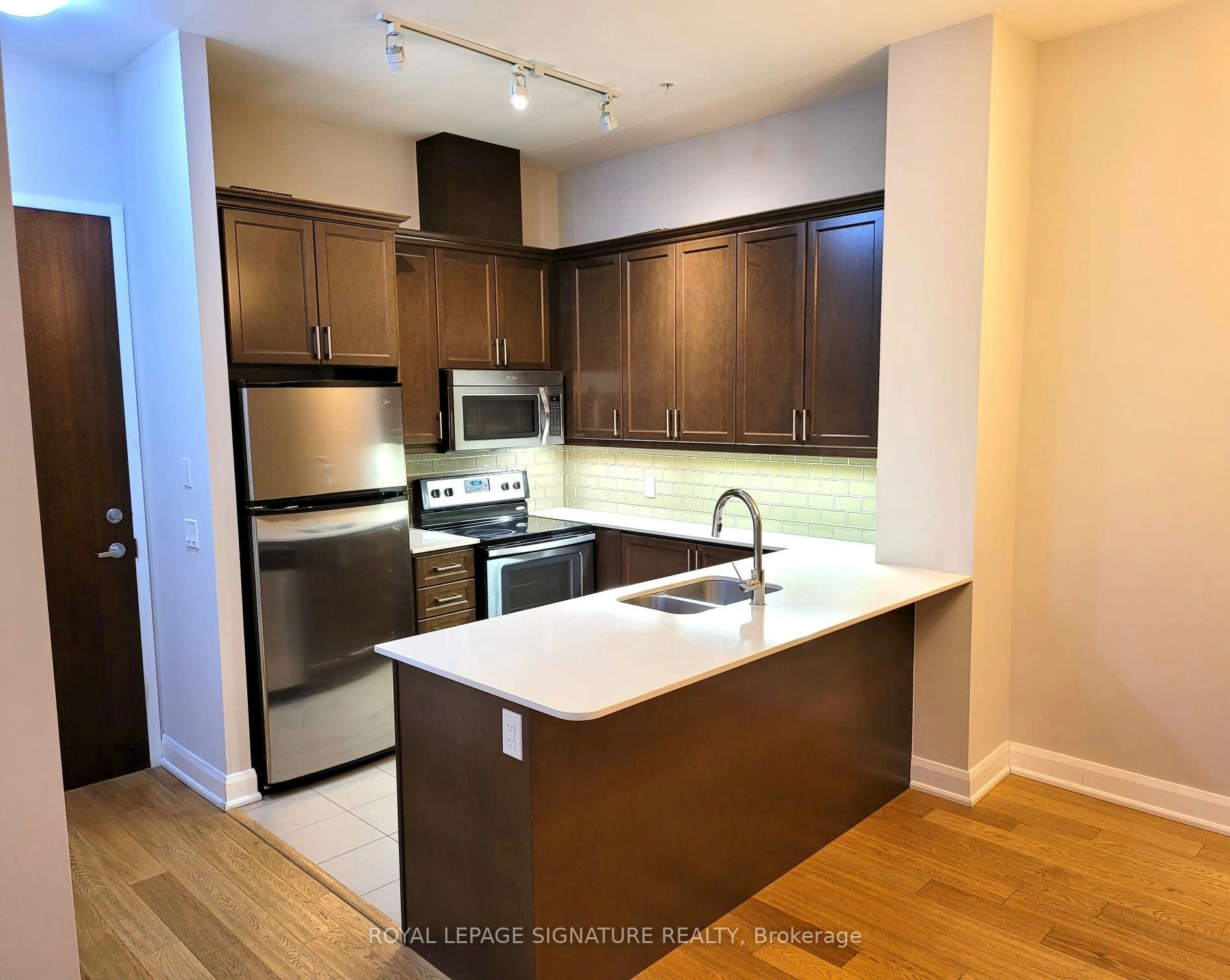 123-2480 Prince Michael Drive, Oakville, ON, L6H 0H1