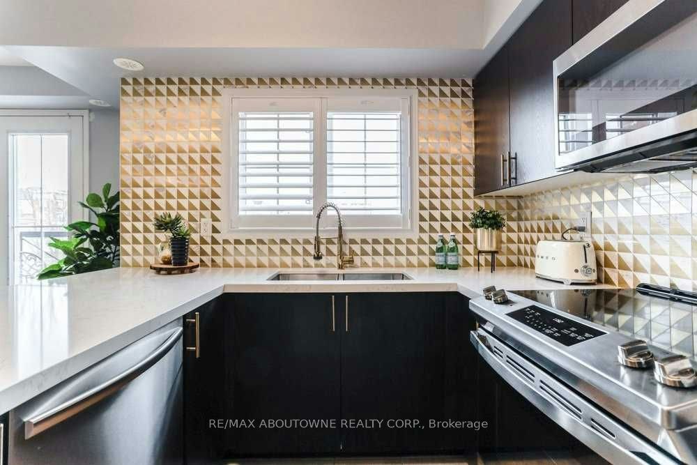 10-2579 Sixth Line, Oakville, ON, L6H 0H7 - 10