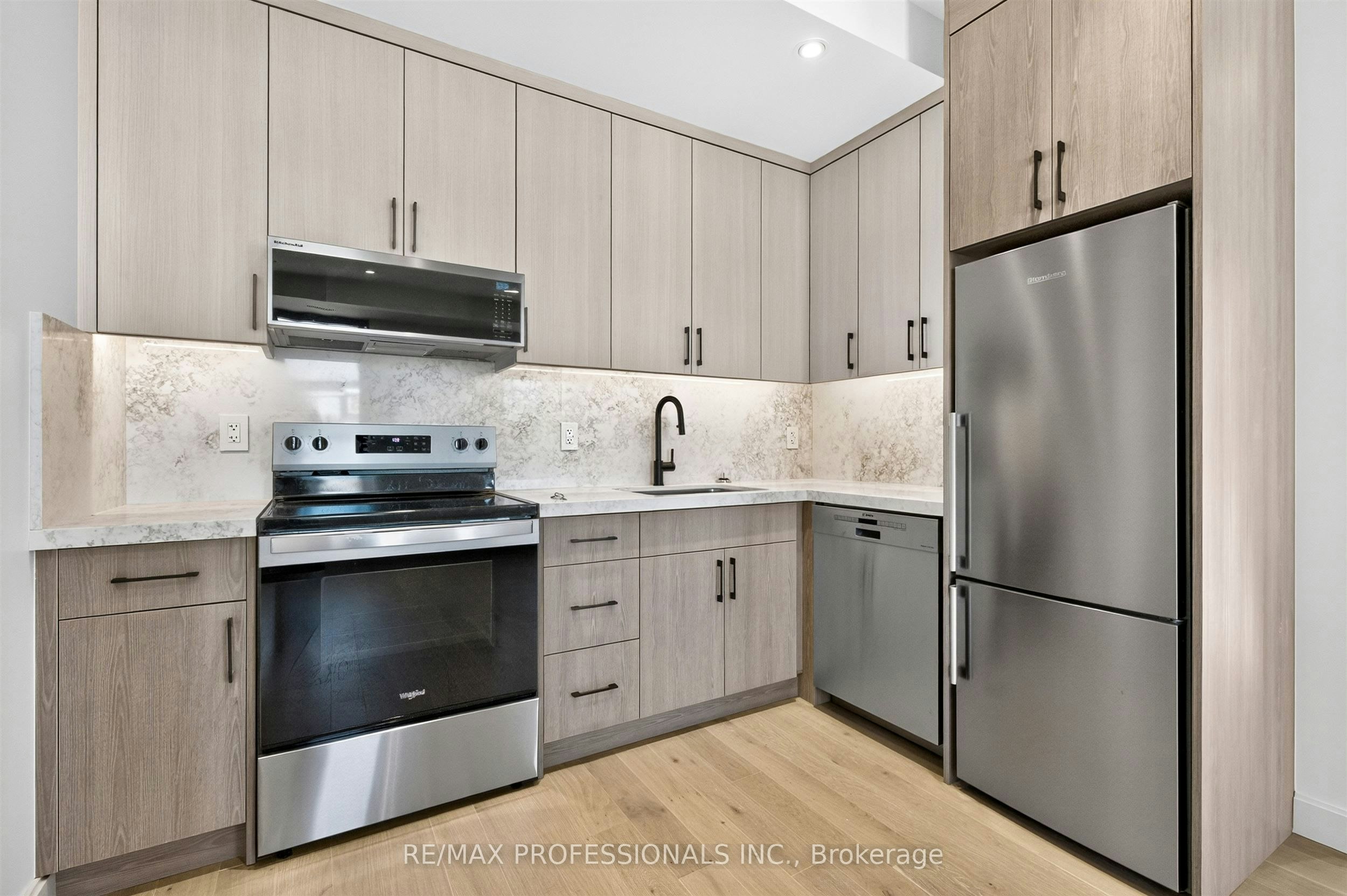 202-393 Perth Avenue, Toronto, ON, M6P 3Y5 - 9