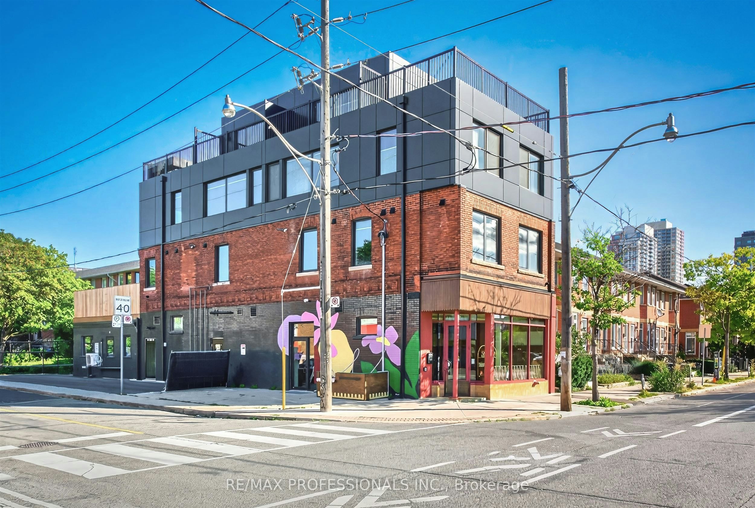 202-393 Perth Avenue, Toronto, ON, M6P 3Y5