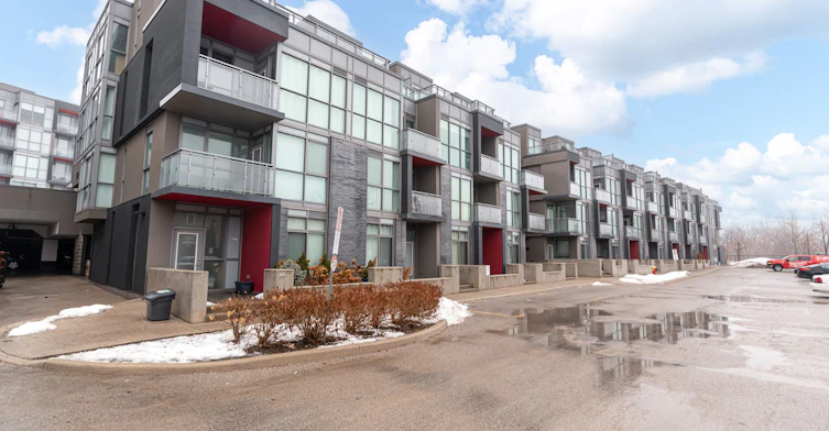 C401-5260 Dundas Street N, Burlington, ON, L7R 0J7