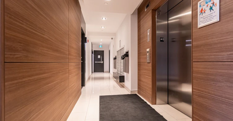 C401-5260 Dundas Street N, Burlington, ON, L7R 0J7 - 5