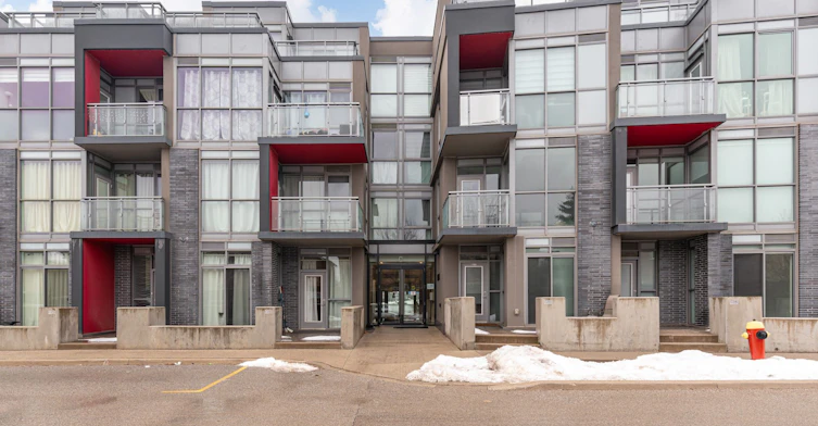 C401-5260 Dundas Street N, Burlington, ON, L7R 0J7 - 2
