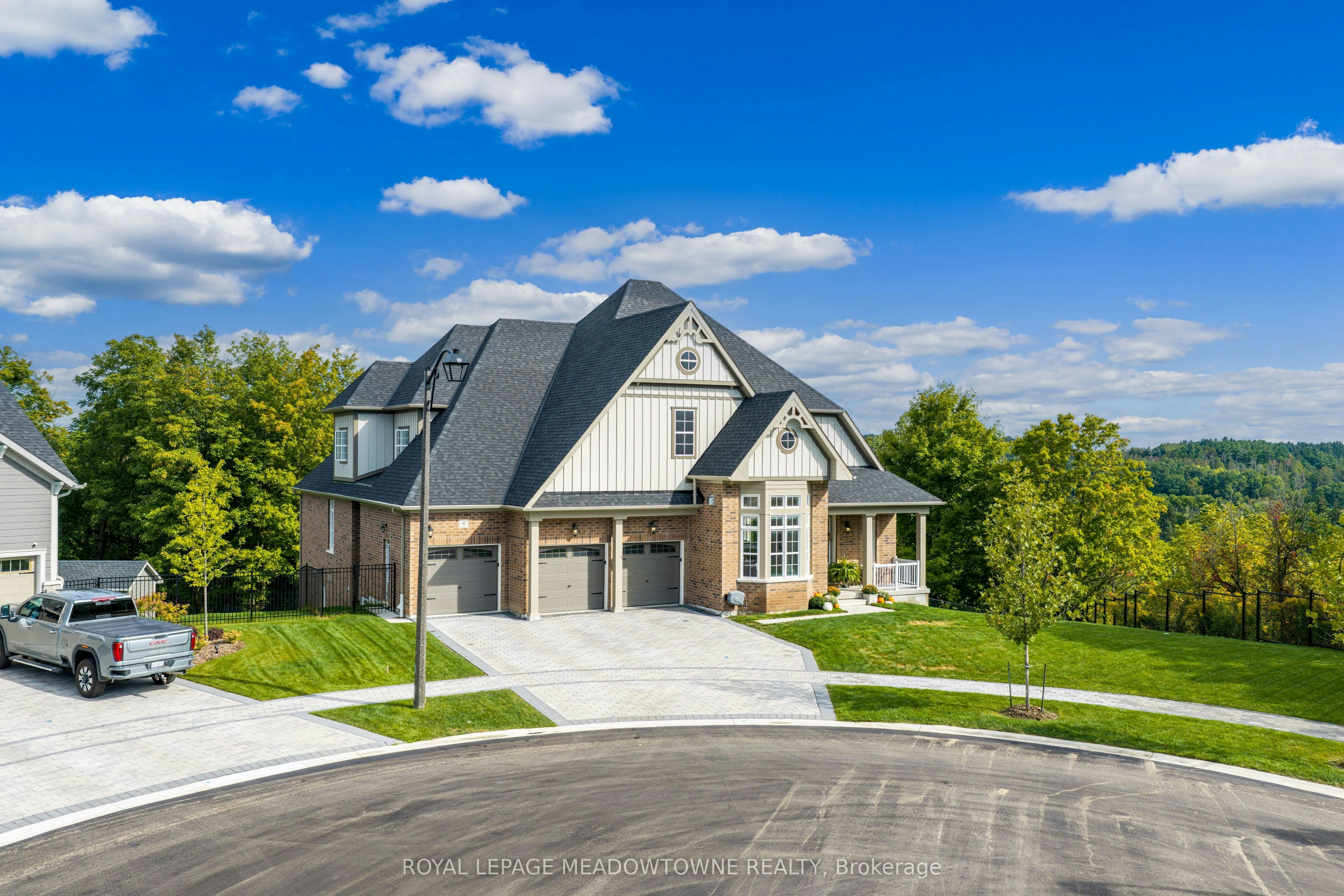 8 J B Robson Court, Halton Hills, ON, L7G 0P3