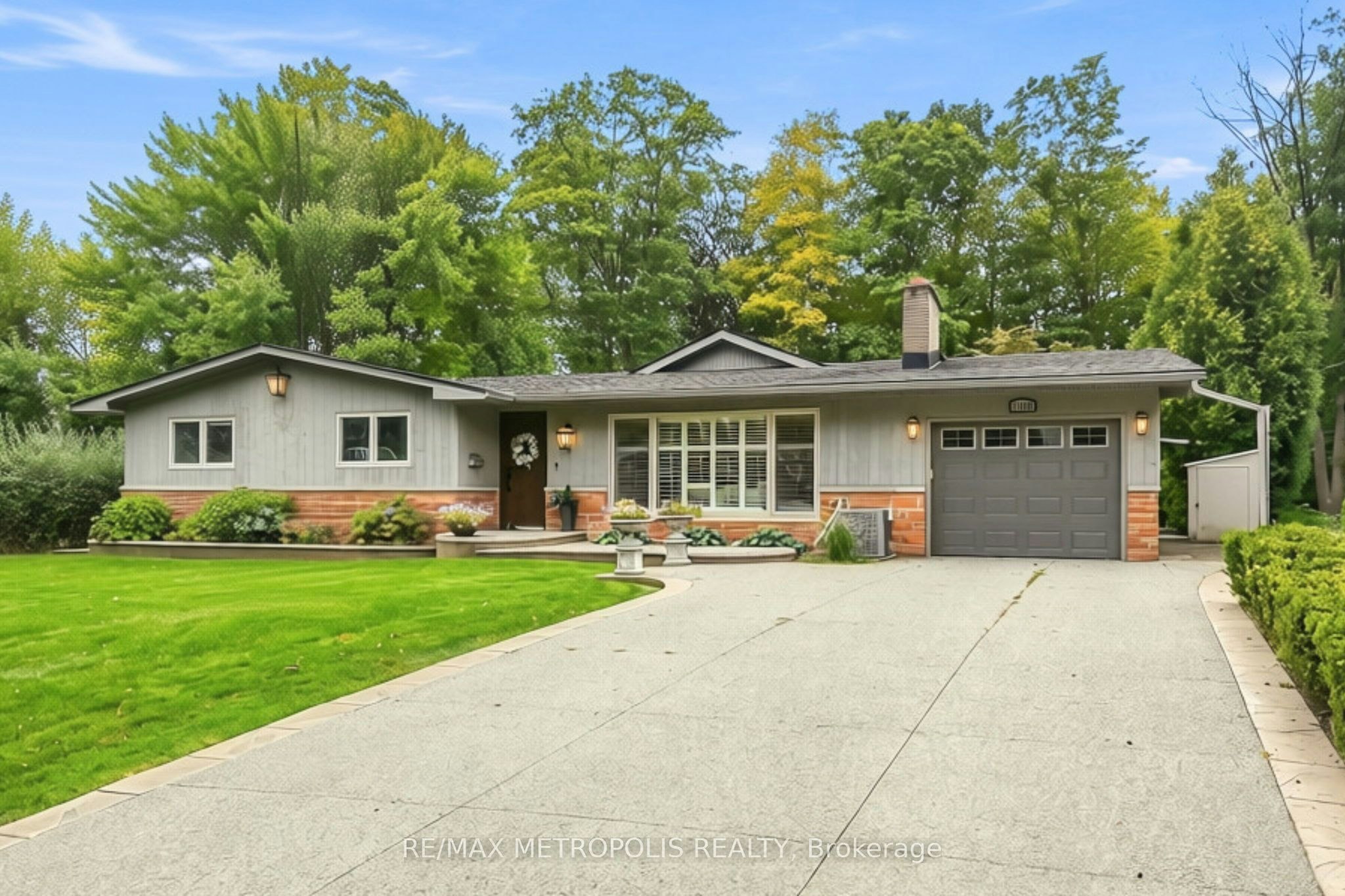 1228 Elgin Crescent, Oakville, ON, L6H 2J7