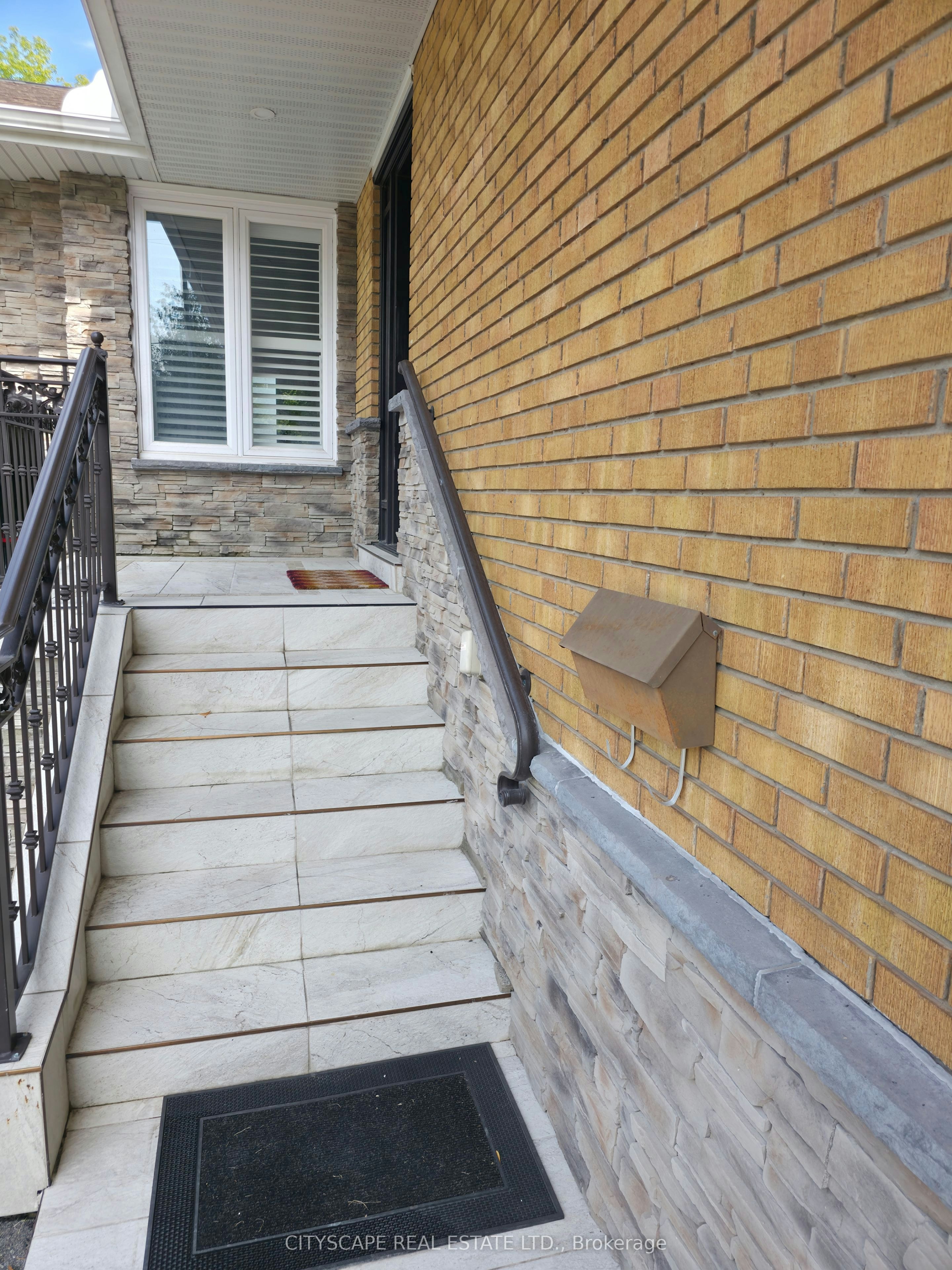 2543 Rugby Road, Mississauga, ON, L5B 1T1 - 3