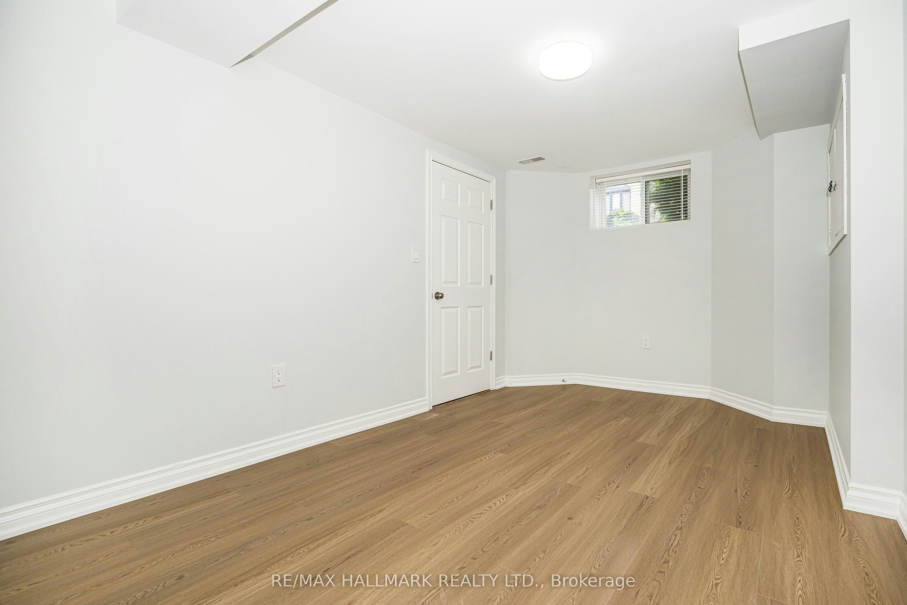 Main/Base-125 Viella Street, Toronto, ON, M6N 5C7 - 15