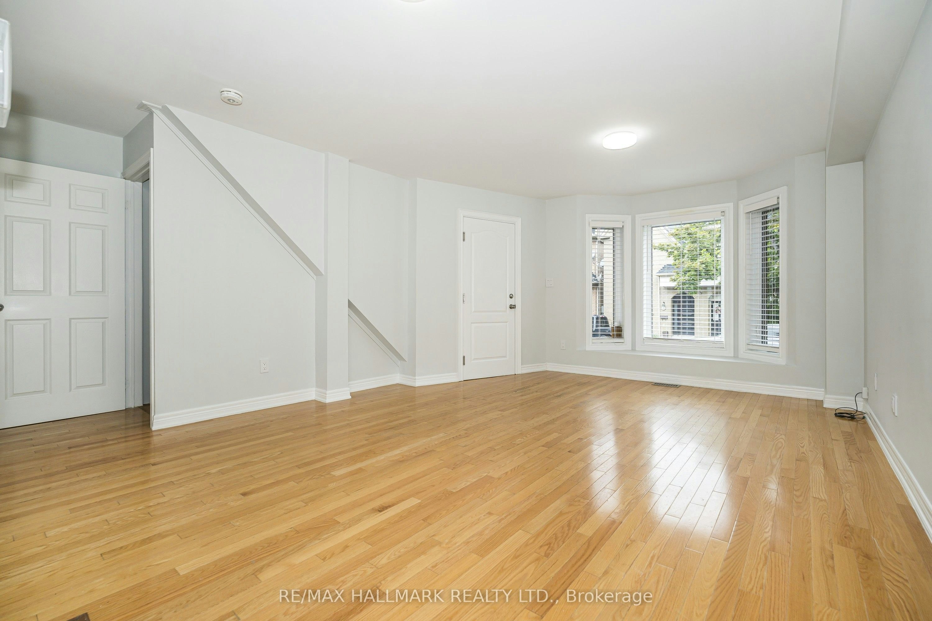 Main/Base-125 Viella Street, Toronto, ON, M6N 5C7 - 4