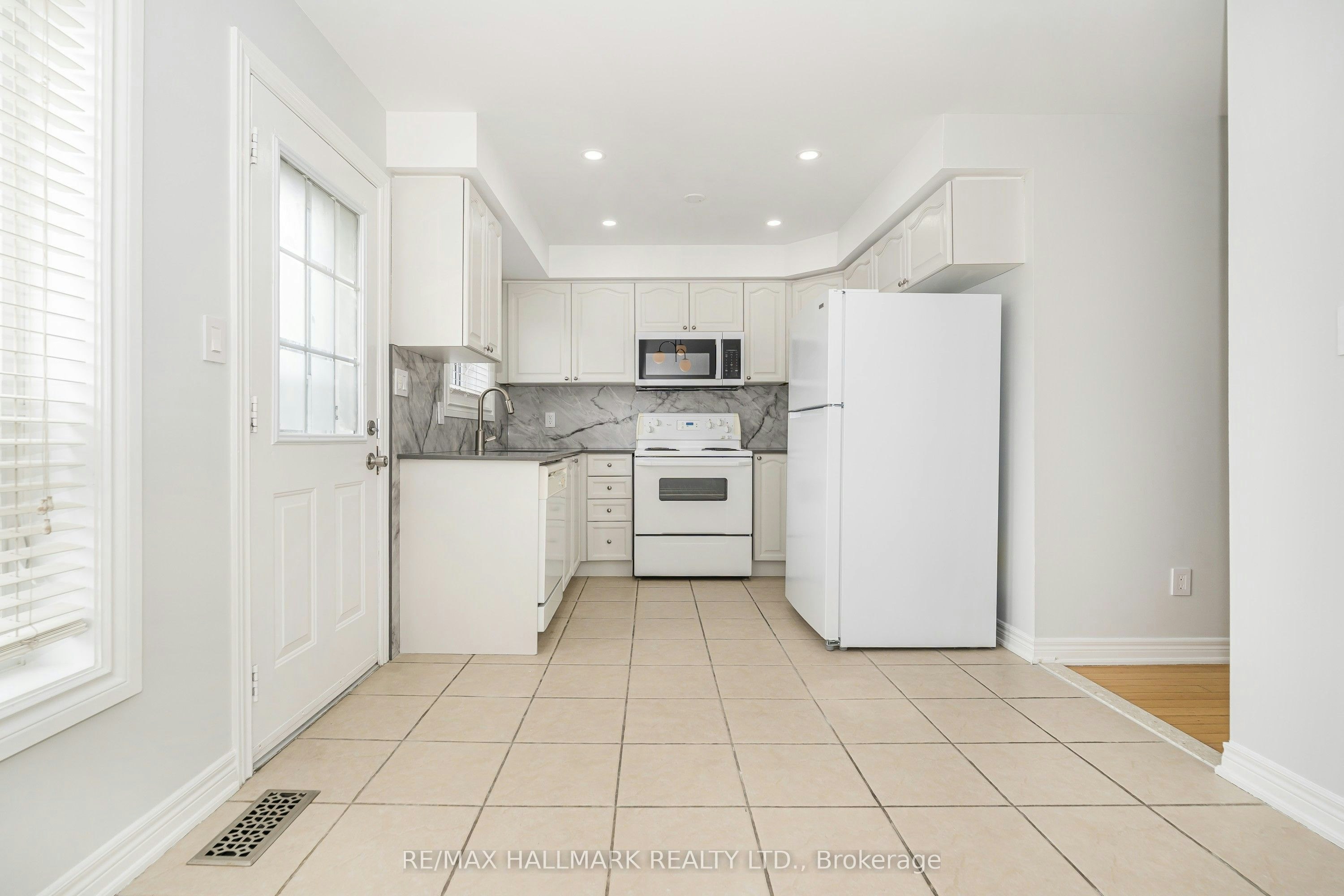 Main/Base-125 Viella Street, Toronto, ON, M6N 5C7 - 7