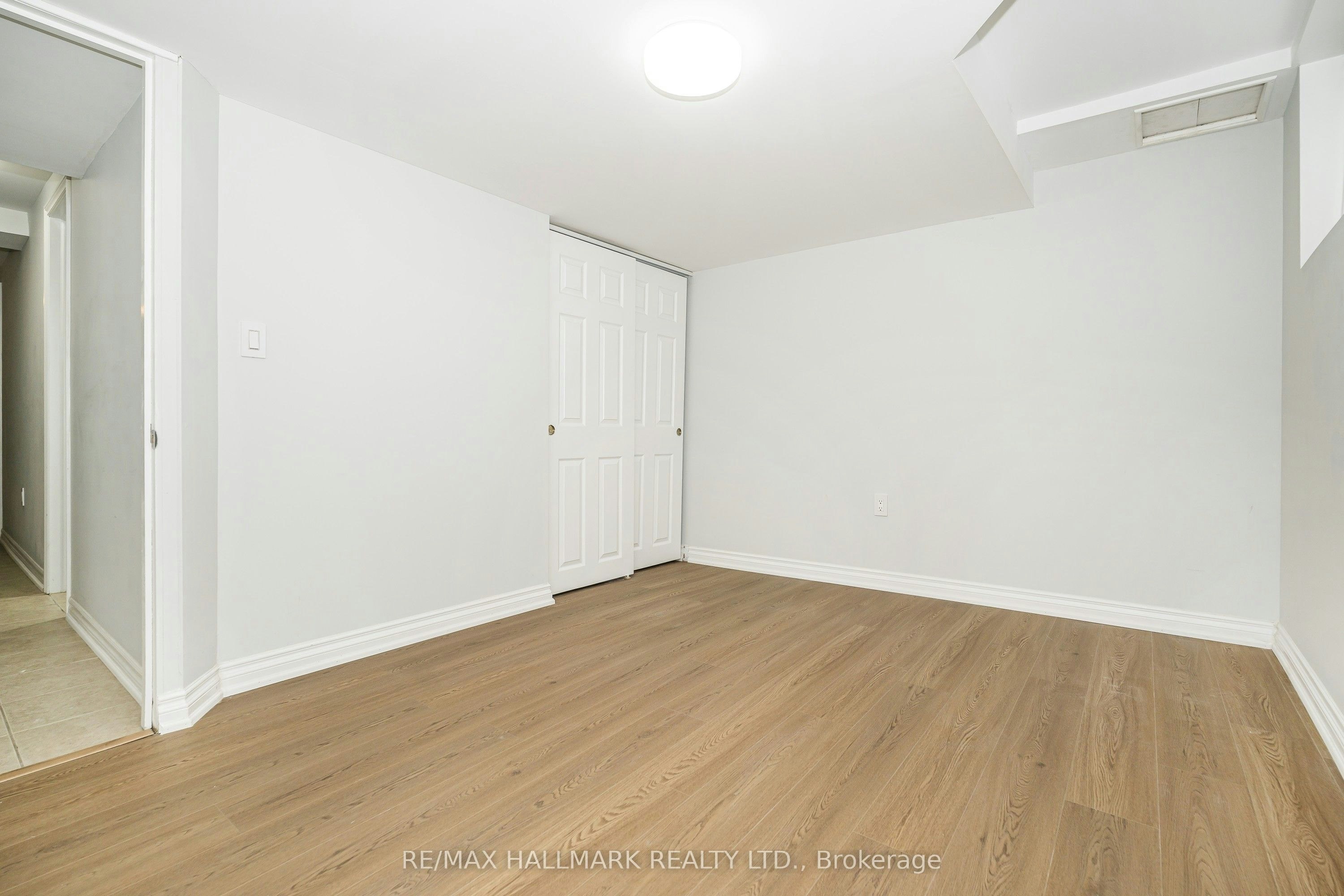 Main/Base-125 Viella Street, Toronto, ON, M6N 5C7 - 18