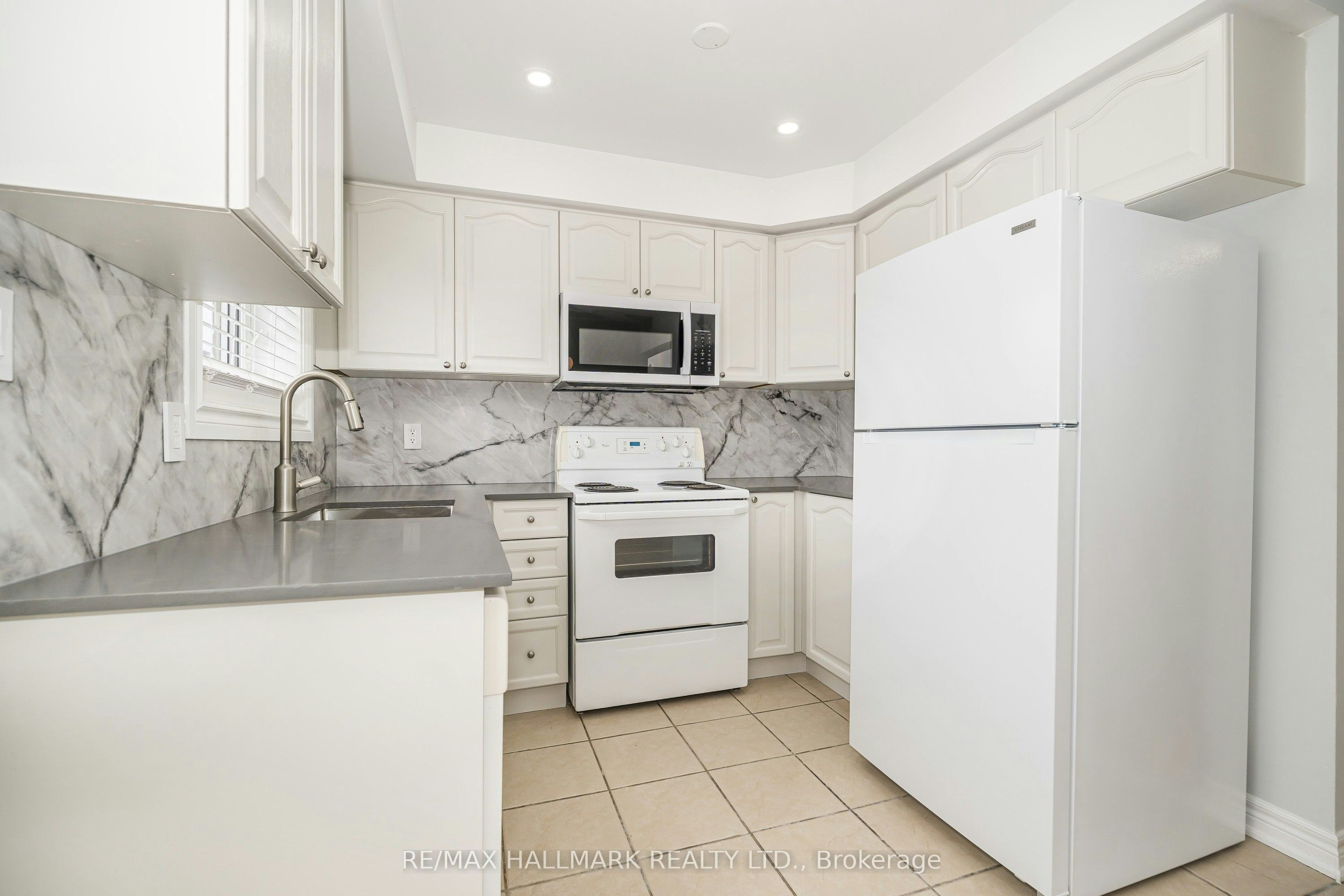 Main/Base-125 Viella Street, Toronto, ON, M6N 5C7 - 8