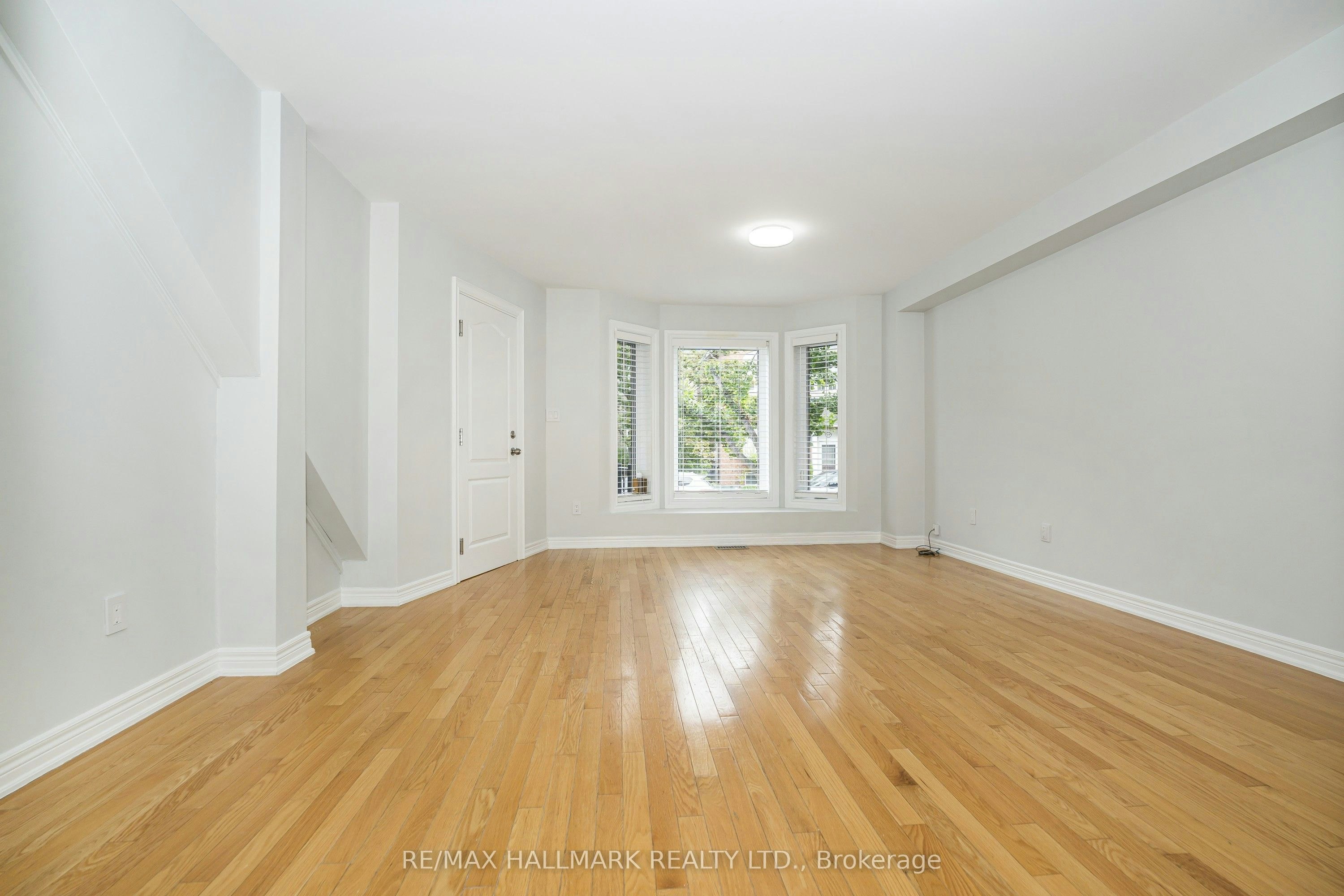 Main/Base-125 Viella Street, Toronto, ON, M6N 5C7 - 5