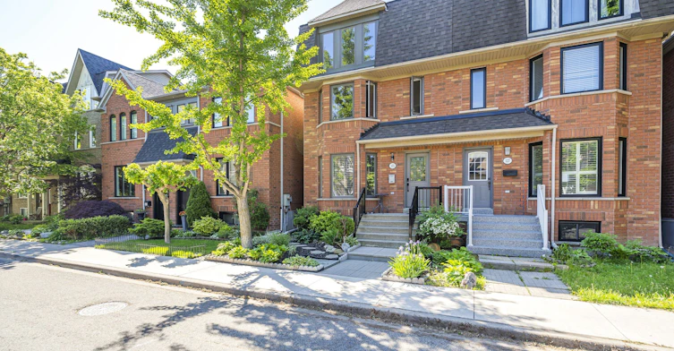 Main/Base-125 Viella Street, Toronto, ON, M6N 5C7