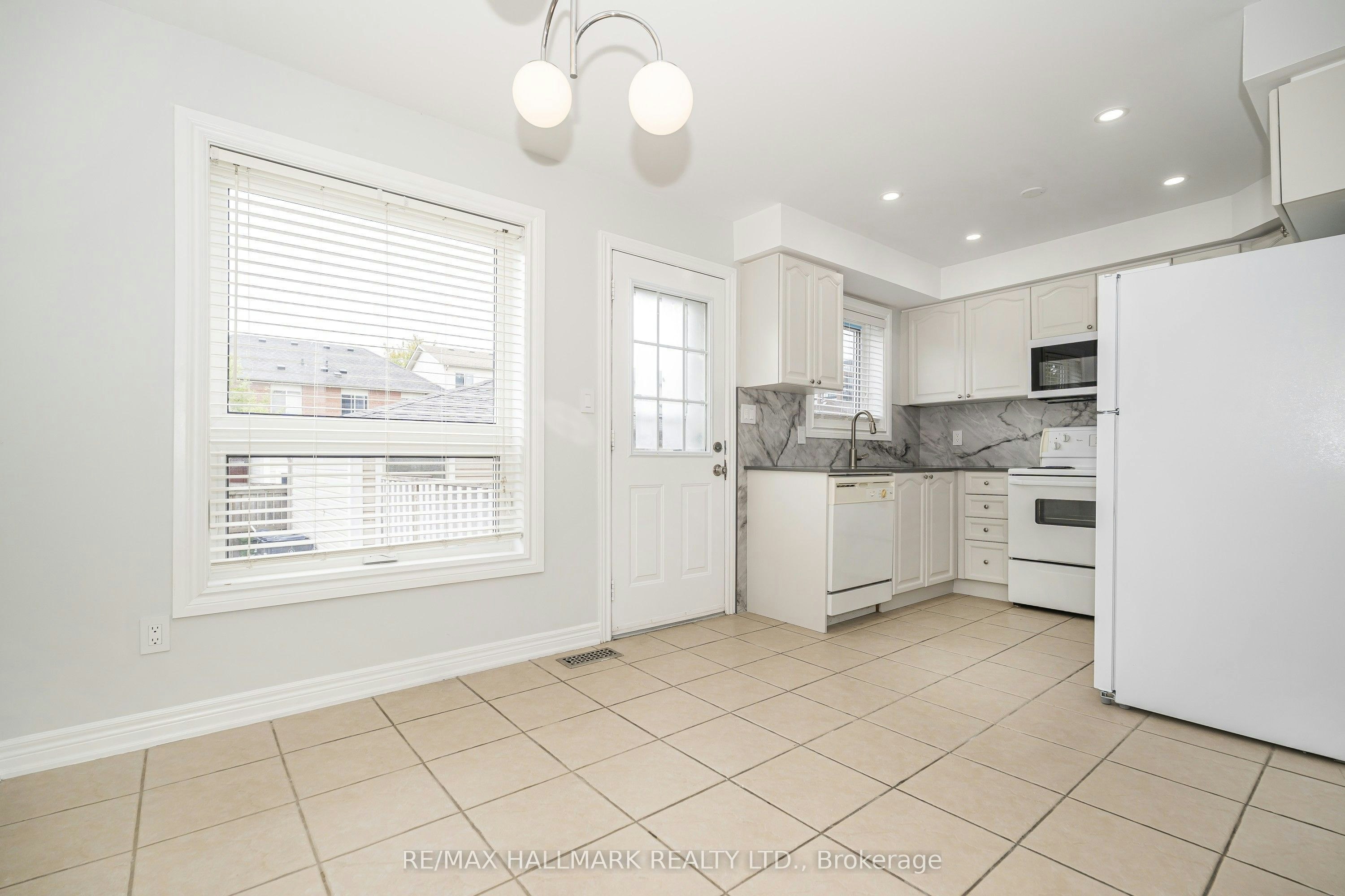 Main/Base-125 Viella Street, Toronto, ON, M6N 5C7 - 11