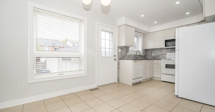 Main/Base-125 Viella Street, Toronto, ON, M6N 5C7 - 11