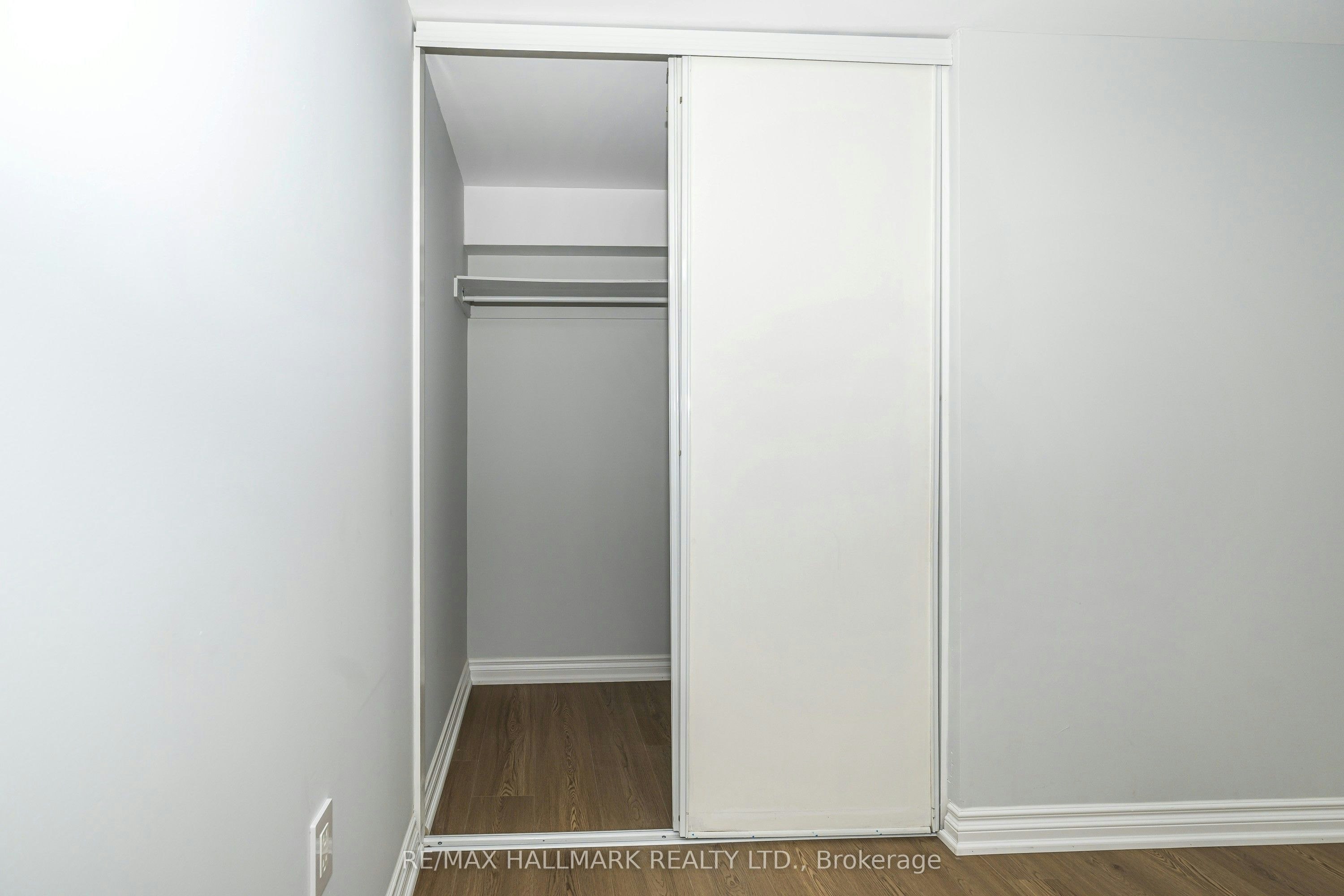 Main/Base-125 Viella Street, Toronto, ON, M6N 5C7 - 16