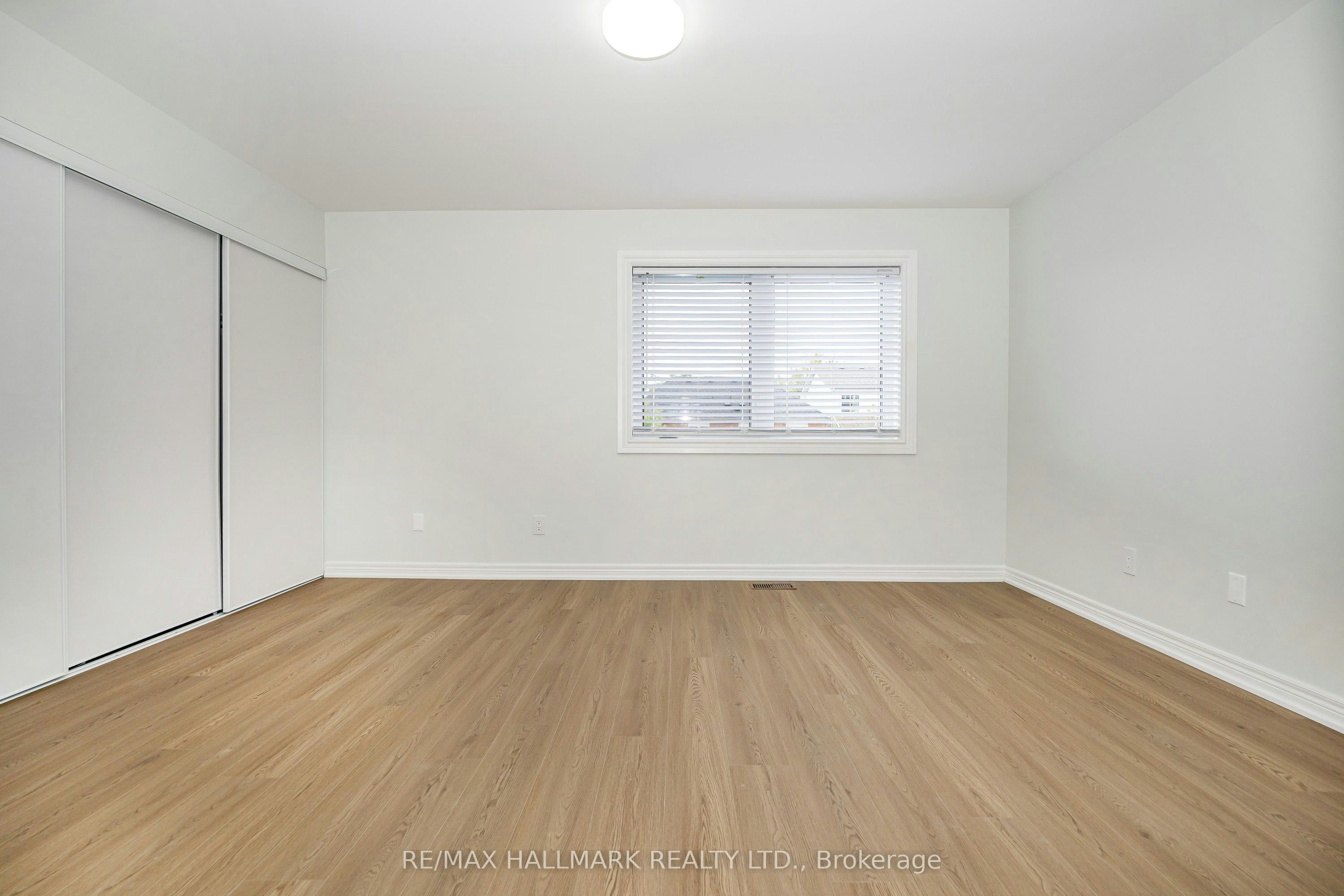 UPPER-125 Viella Street, Toronto, ON, M6N 5C7 - 6