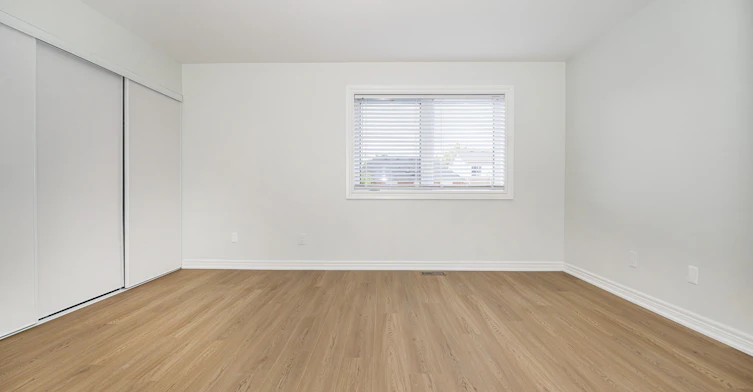 UPPER-125 Viella Street, Toronto, ON, M6N 5C7 - 6