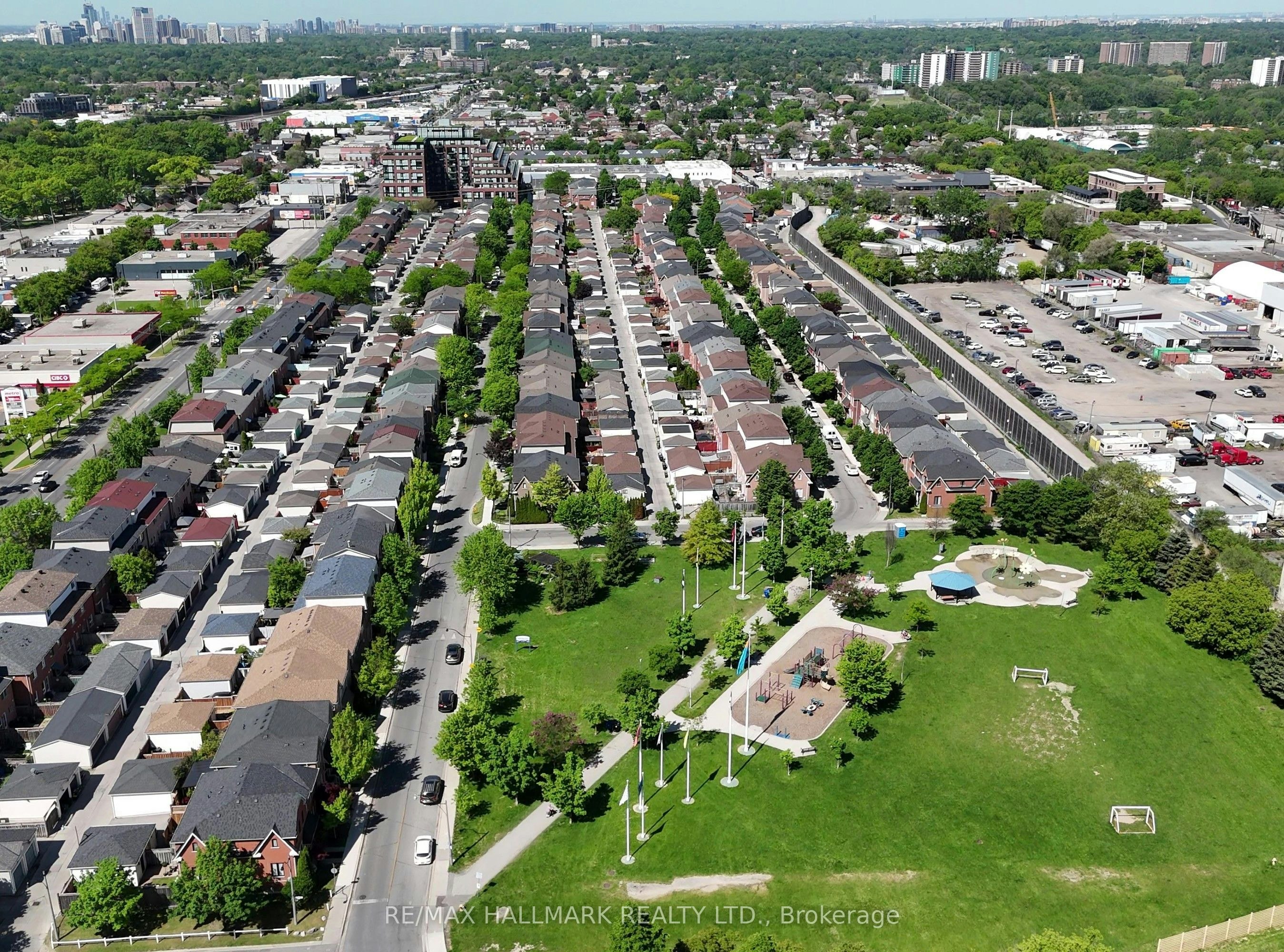UPPER-125 Viella Street, Toronto, ON, M6N 5C7 - 19