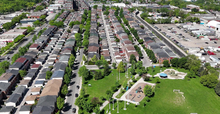UPPER-125 Viella Street, Toronto, ON, M6N 5C7 - 19