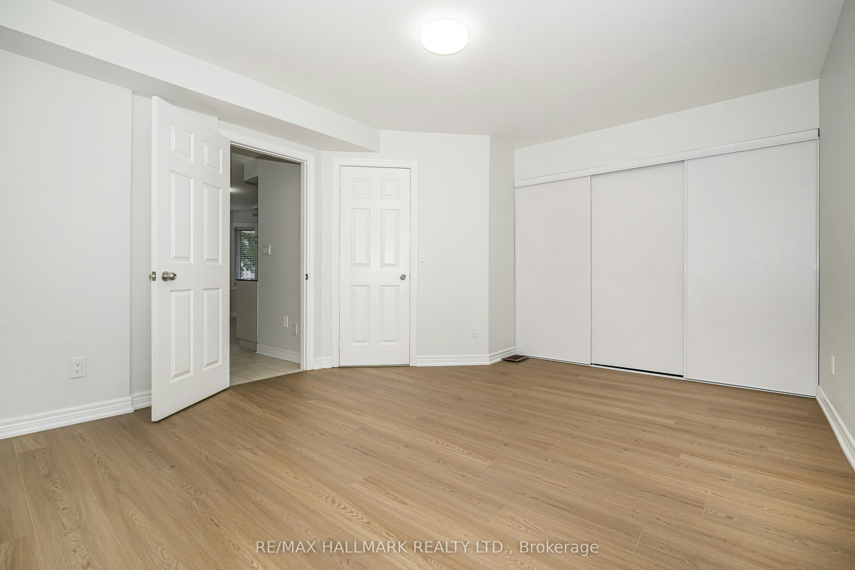 UPPER-125 Viella Street, Toronto, ON, M6N 5C7 - 7