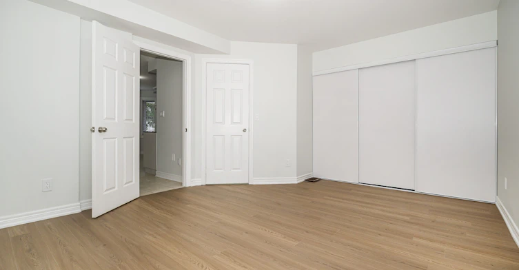 UPPER-125 Viella Street, Toronto, ON, M6N 5C7 - 7