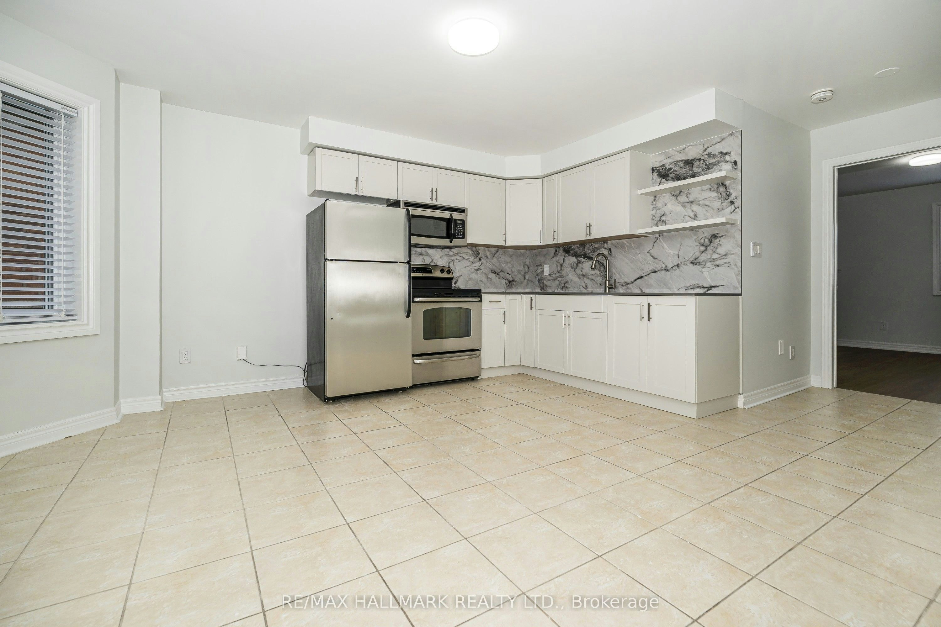 UPPER-125 Viella Street, Toronto, ON, M6N 5C7