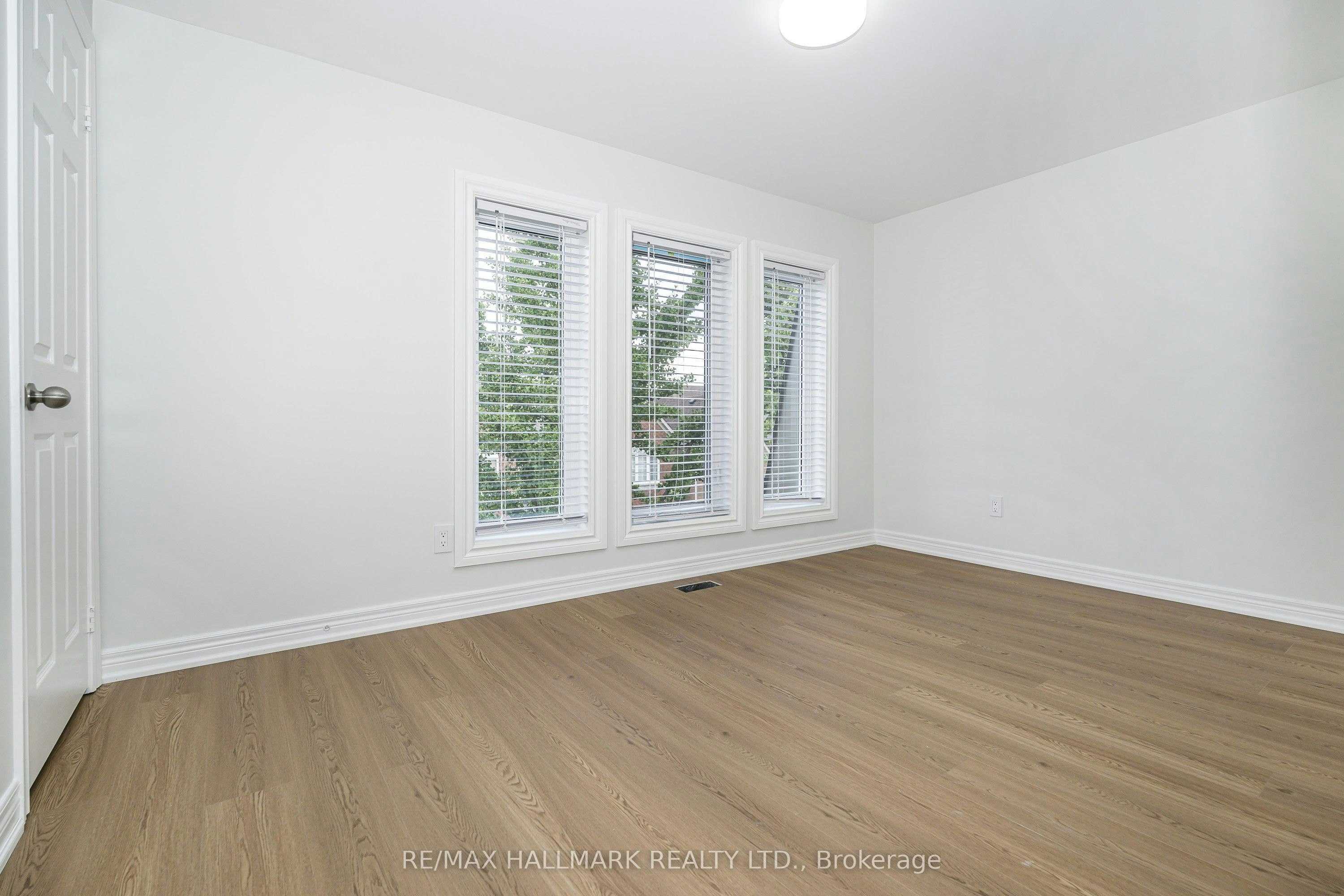 UPPER-125 Viella Street, Toronto, ON, M6N 5C7 - 16