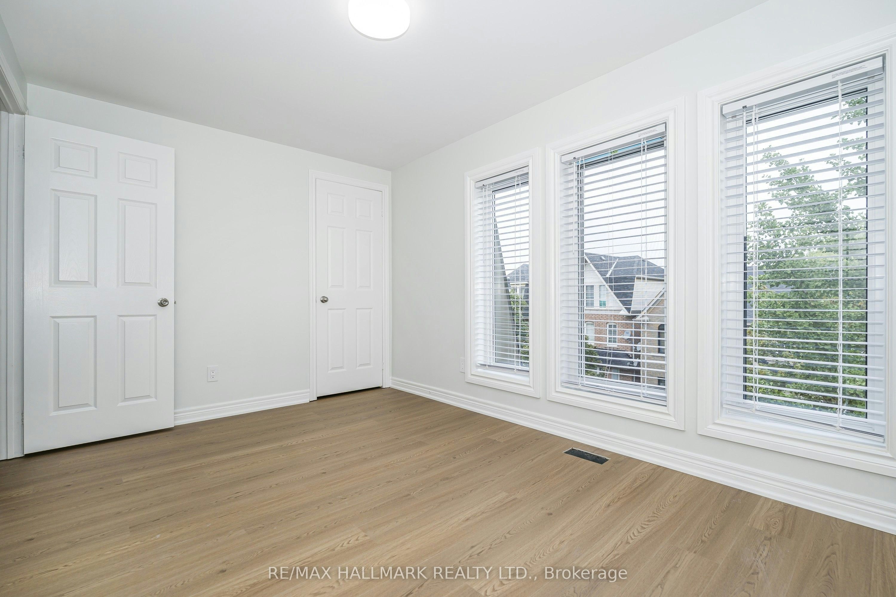 UPPER-125 Viella Street, Toronto, ON, M6N 5C7 - 15