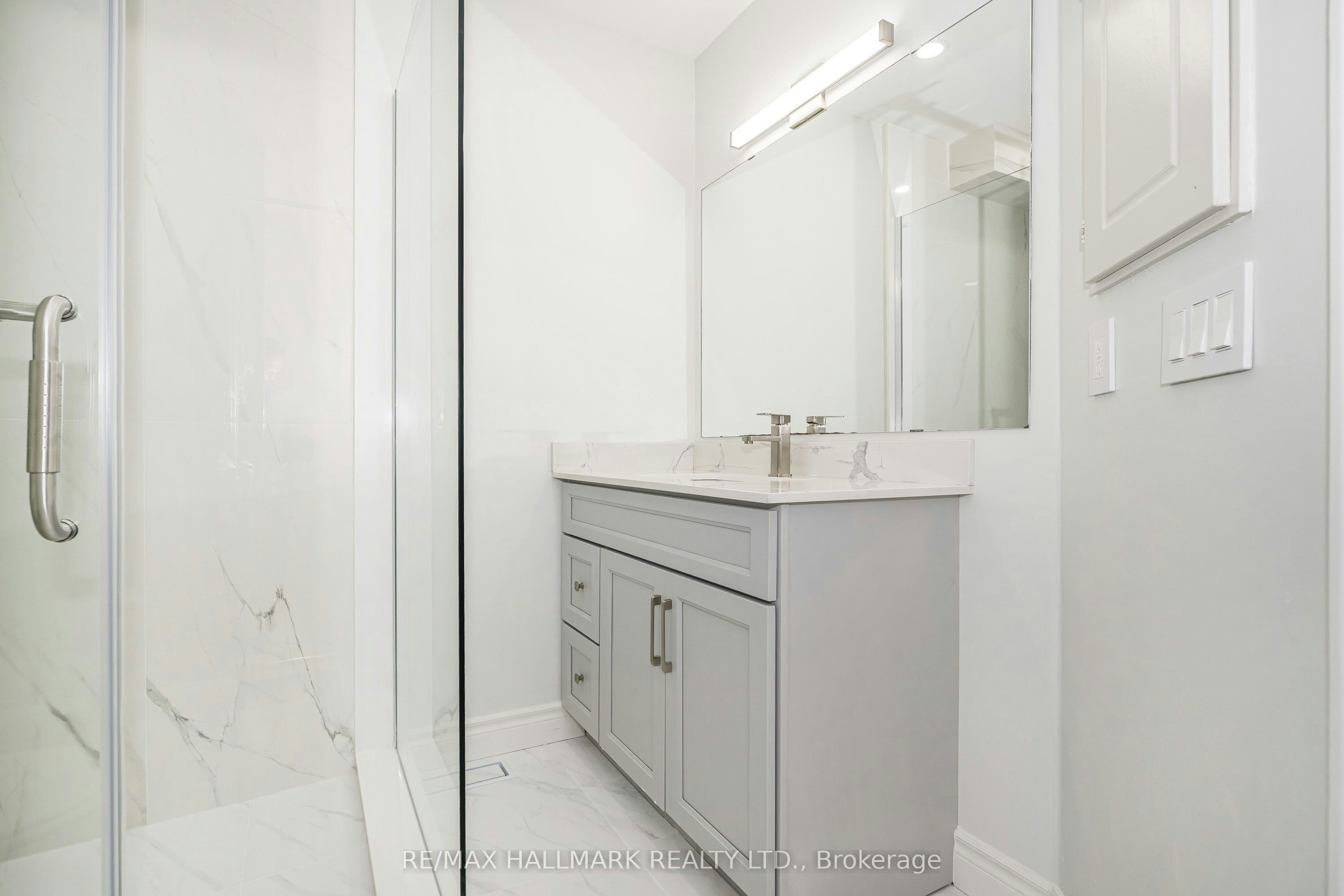 UPPER-125 Viella Street, Toronto, ON, M6N 5C7 - 10