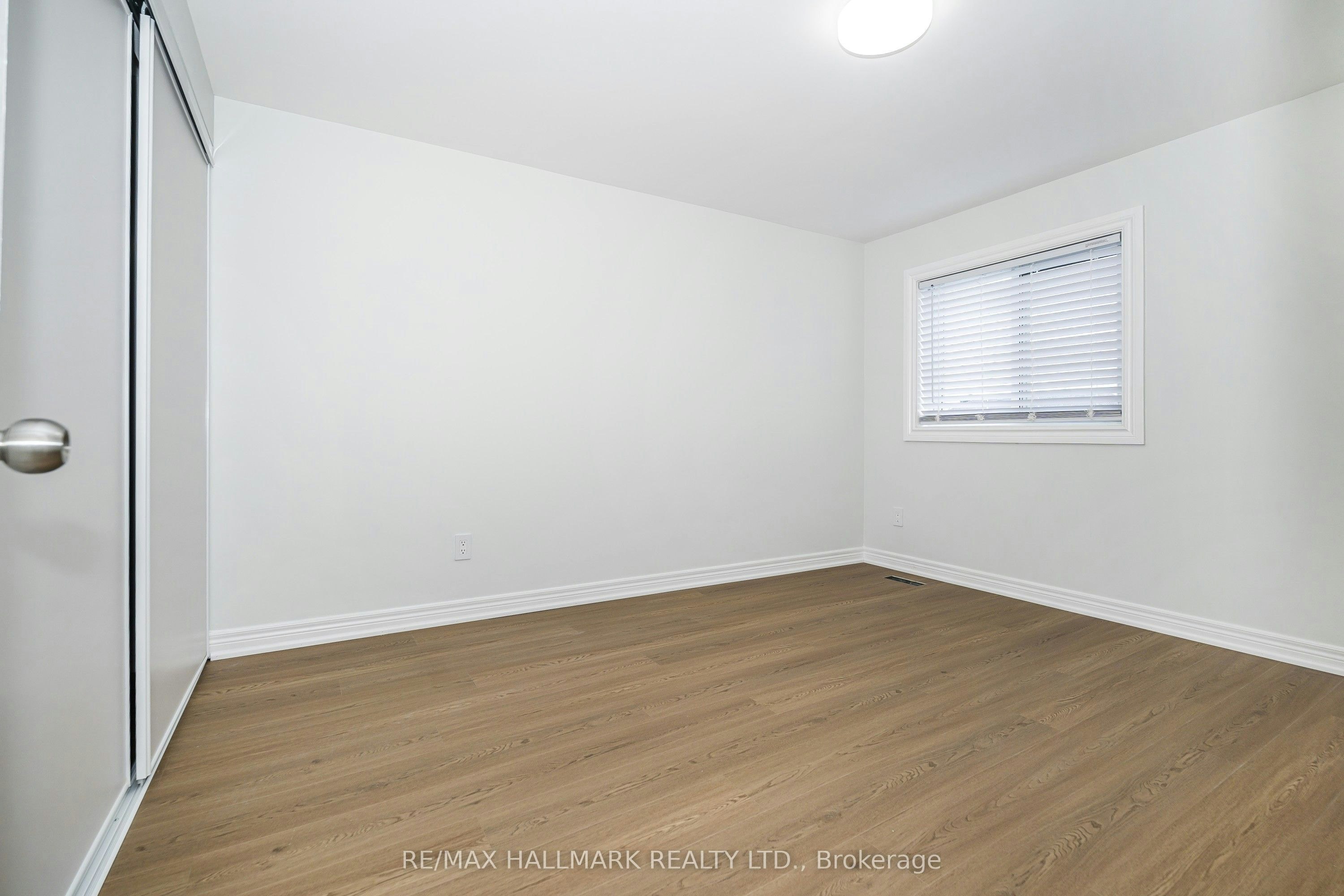 UPPER-125 Viella Street, Toronto, ON, M6N 5C7 - 14