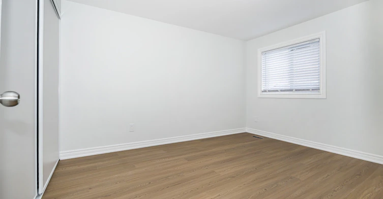 UPPER-125 Viella Street, Toronto, ON, M6N 5C7 - 14