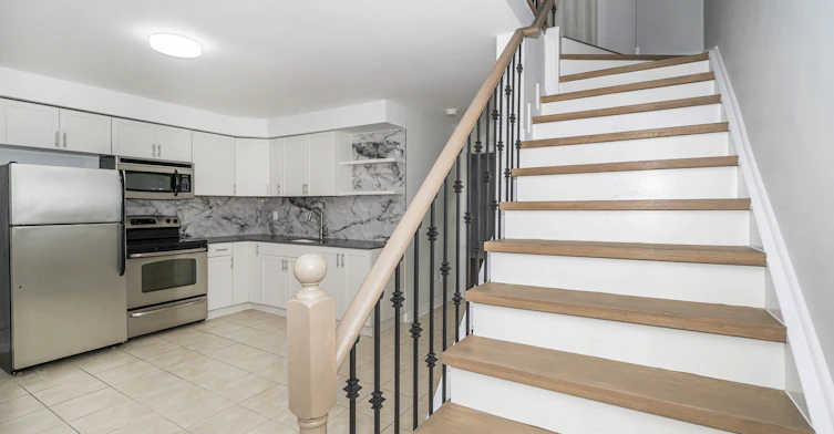 UPPER-125 Viella Street, Toronto, ON, M6N 5C7 - 11