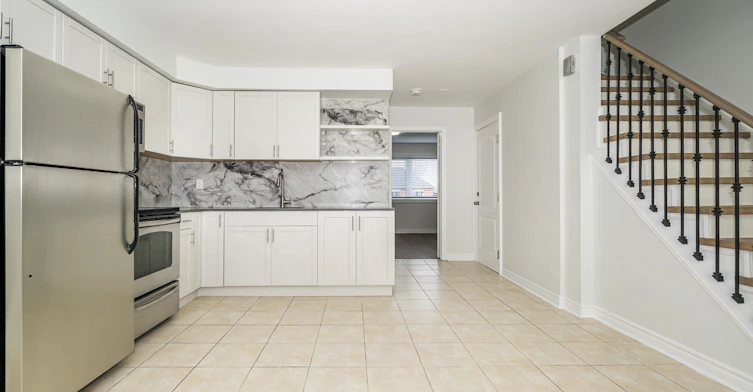 UPPER-125 Viella Street, Toronto, ON, M6N 5C7 - 5