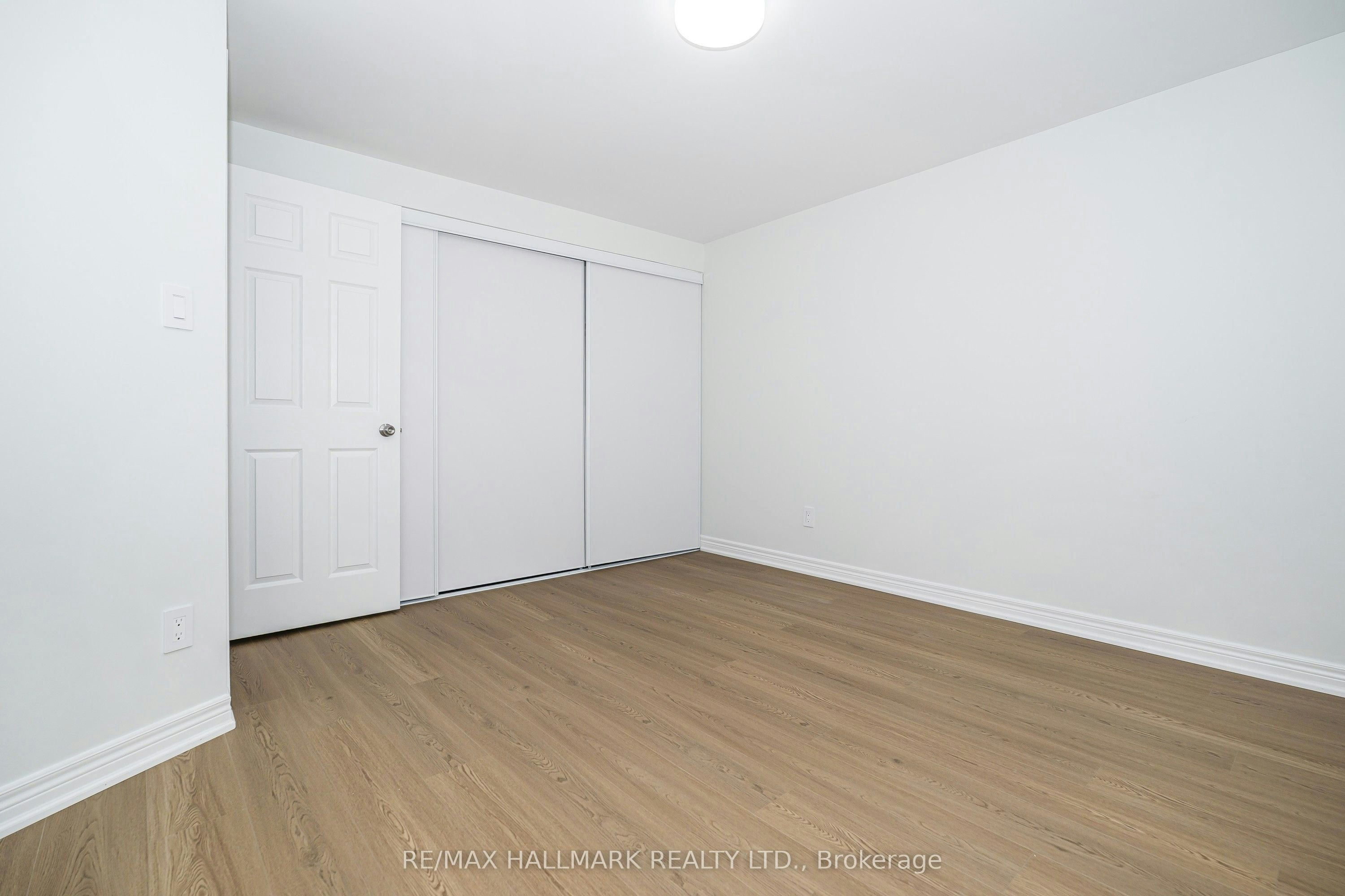 UPPER-125 Viella Street, Toronto, ON, M6N 5C7 - 12