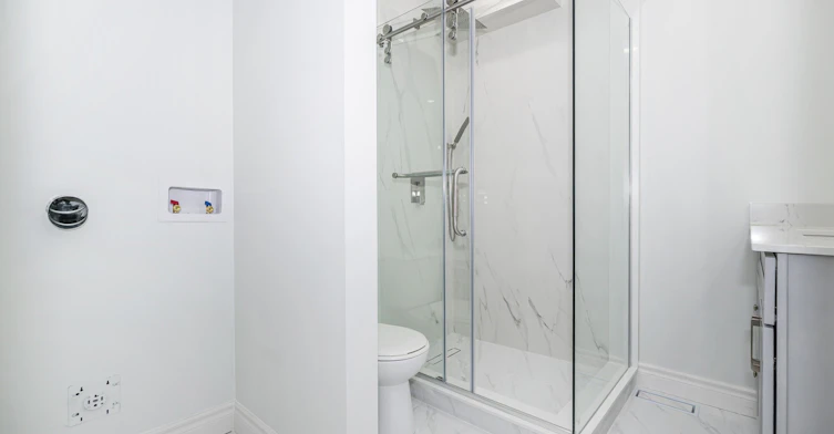 UPPER-125 Viella Street, Toronto, ON, M6N 5C7 - 9