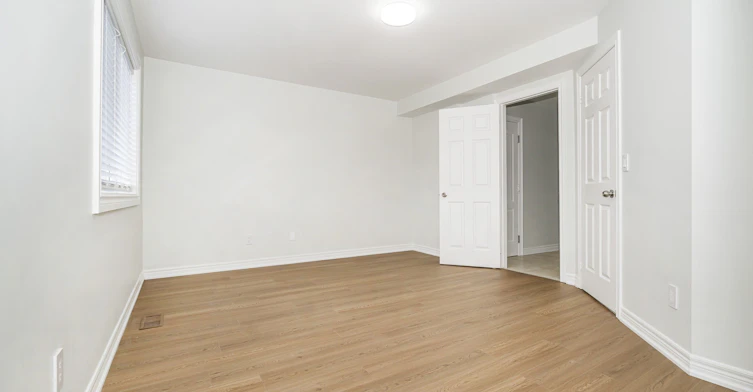UPPER-125 Viella Street, Toronto, ON, M6N 5C7 - 8