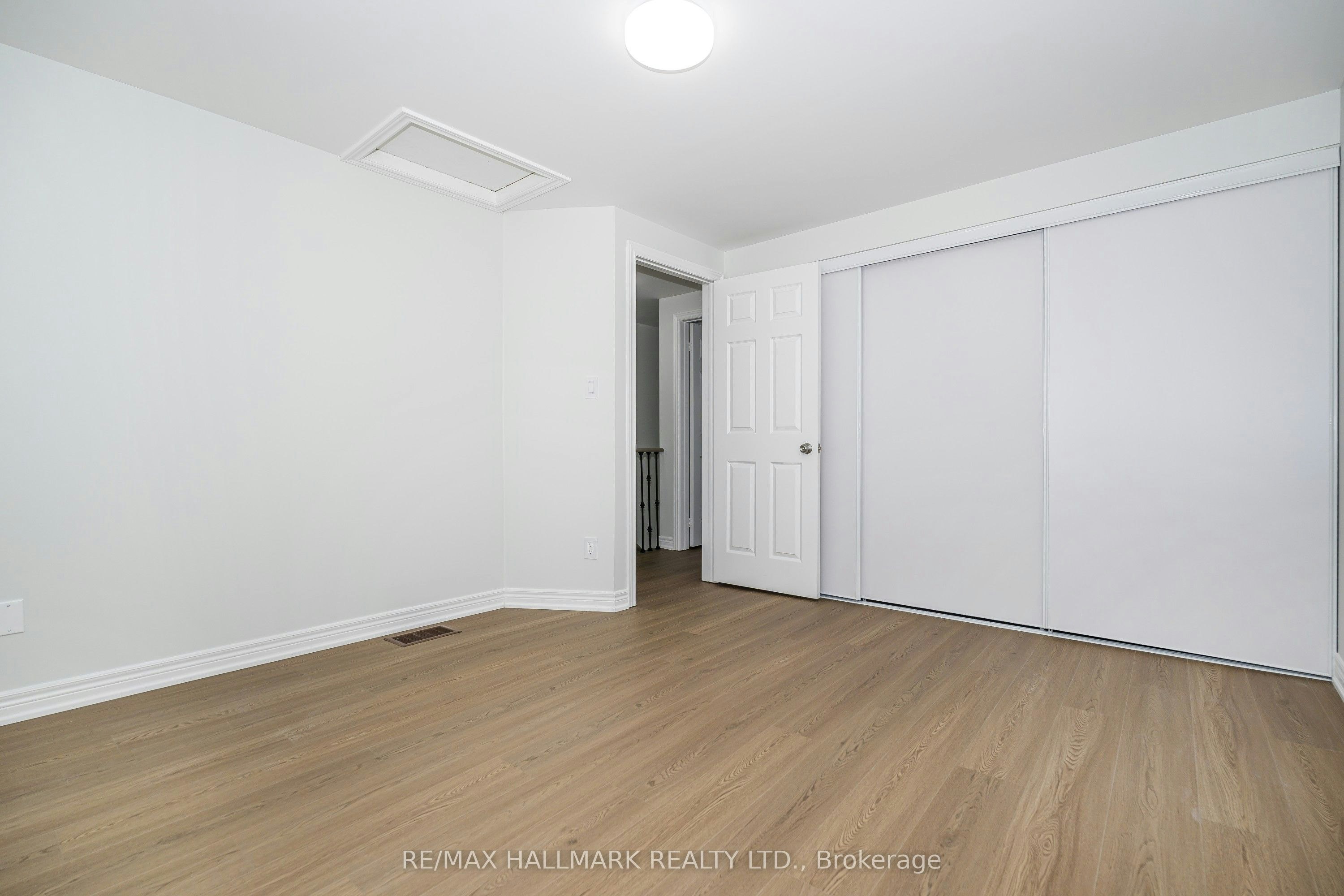 UPPER-125 Viella Street, Toronto, ON, M6N 5C7 - 13