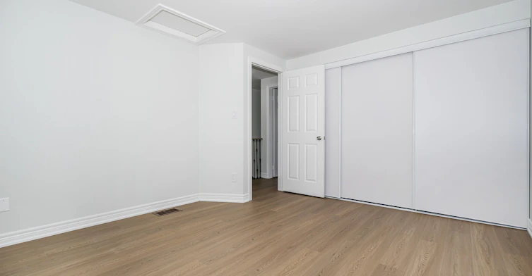 UPPER-125 Viella Street, Toronto, ON, M6N 5C7 - 13