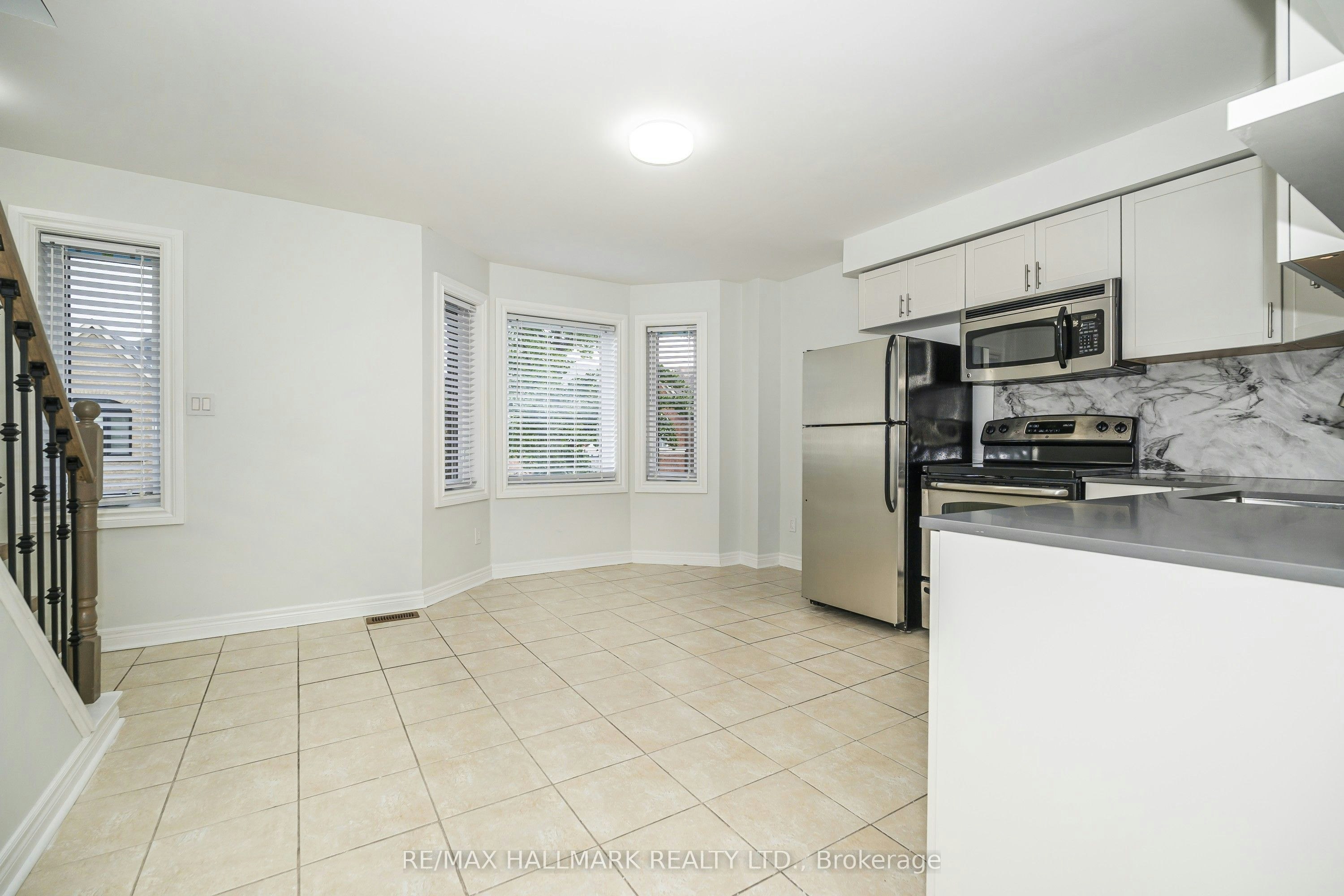 UPPER-125 Viella Street, Toronto, ON, M6N 5C7 - 3