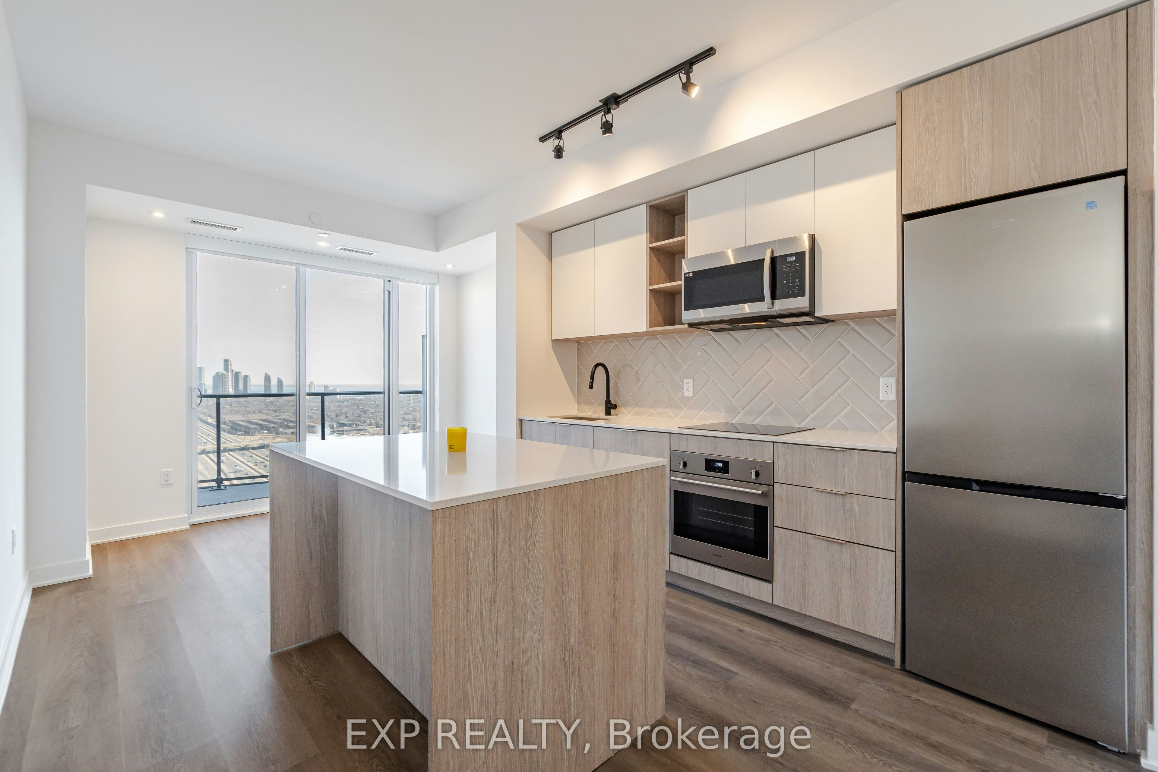 1805-36 Zorra Street, Toronto, ON, M8Z 4Z7 - 2