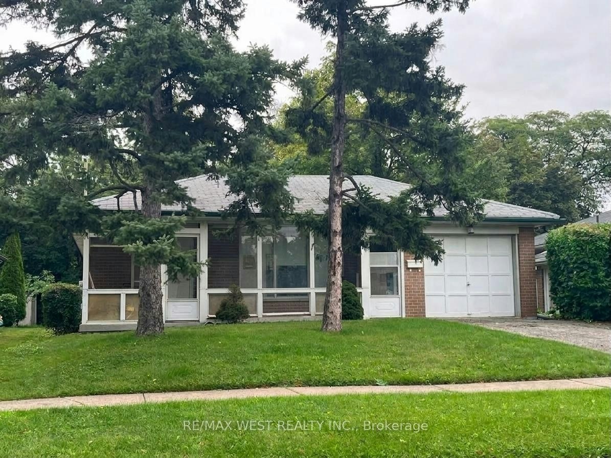 49 Braddock Road, Toronto, ON, M9W 5H6